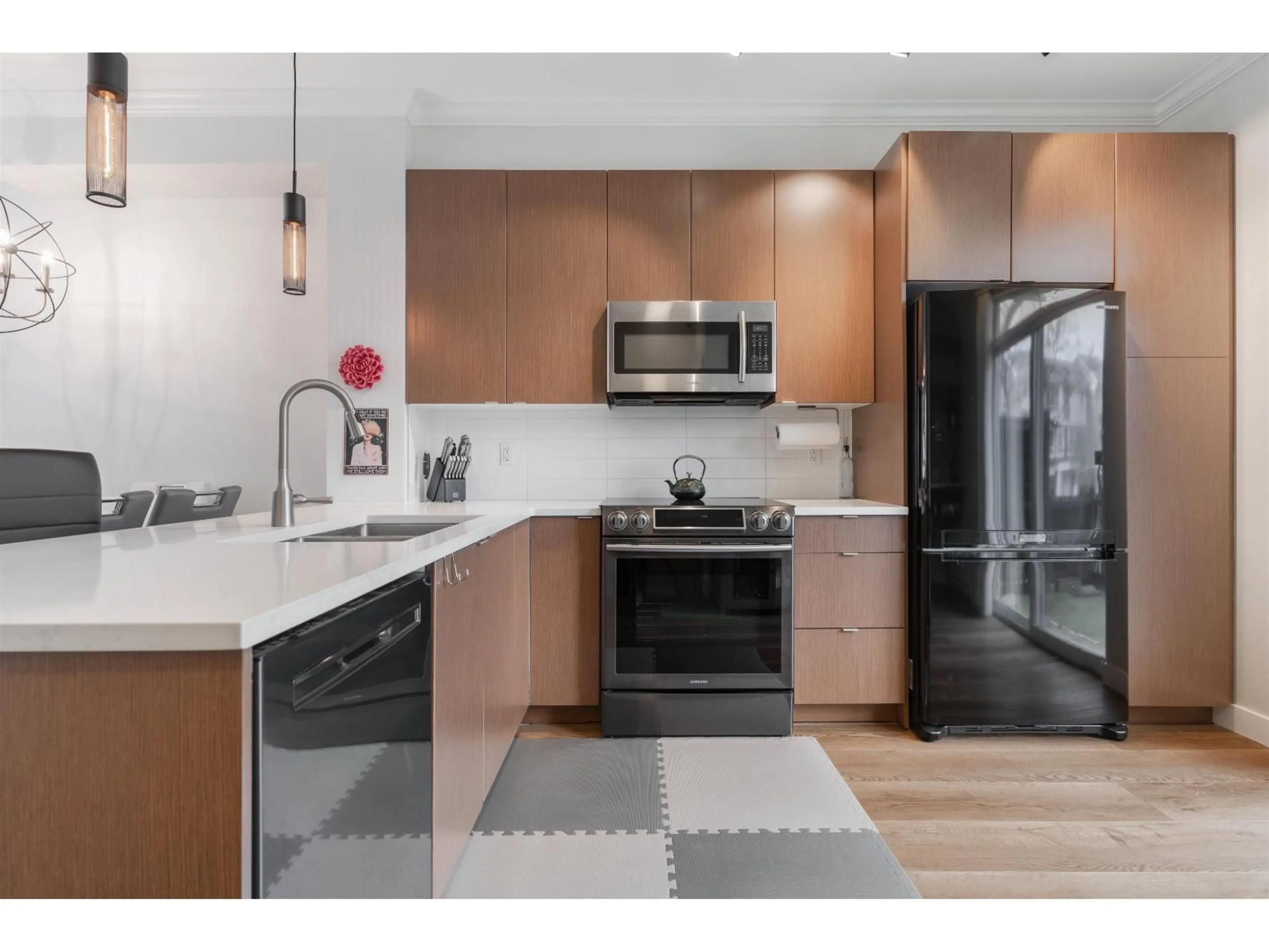Open concept kitchen, unknown for 118 - 19505 68A AVENUE, Surrey British Columbia V4N6K3