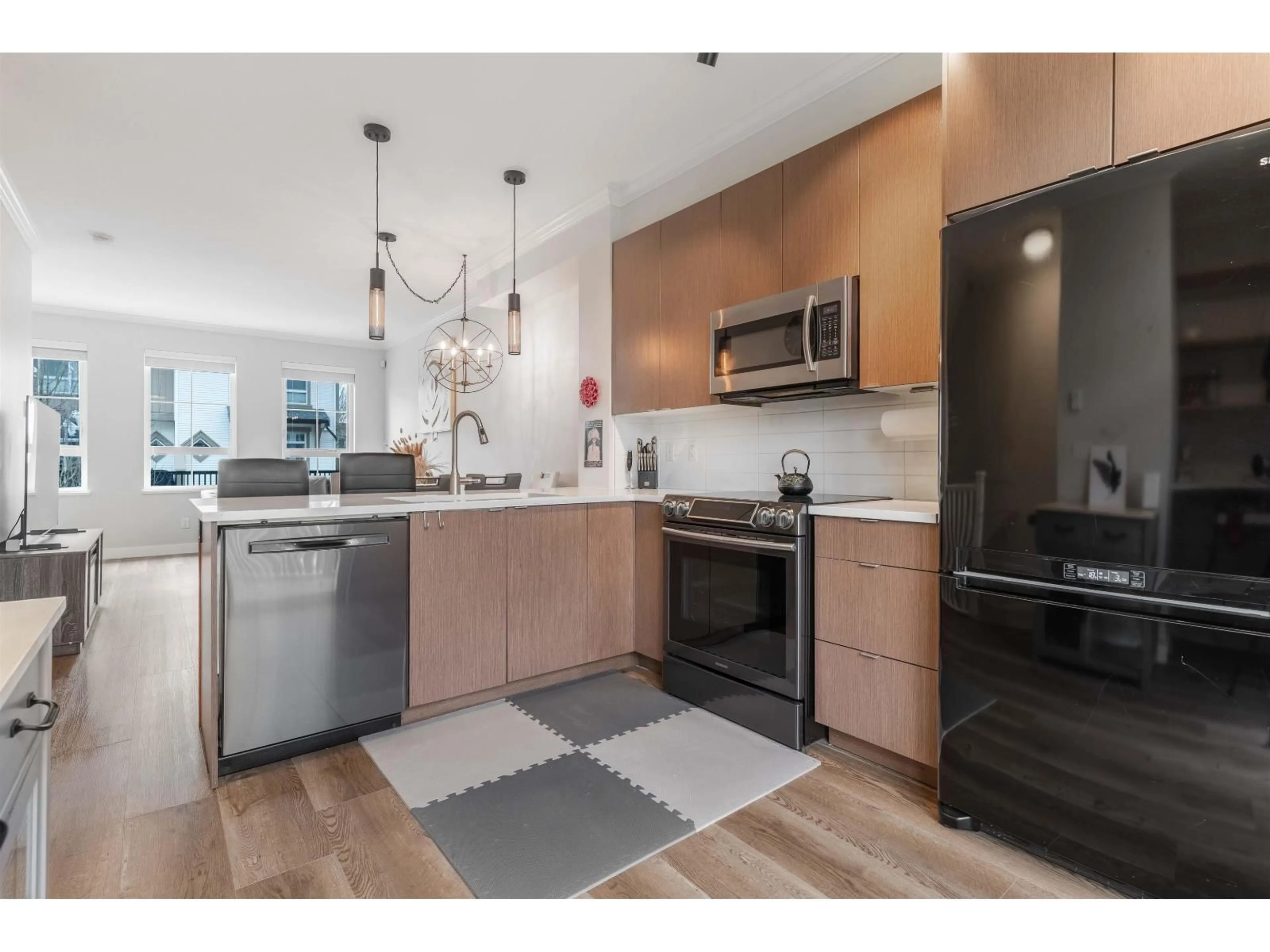 Open concept kitchen, unknown for 118 - 19505 68A AVENUE, Surrey British Columbia V4N6K3