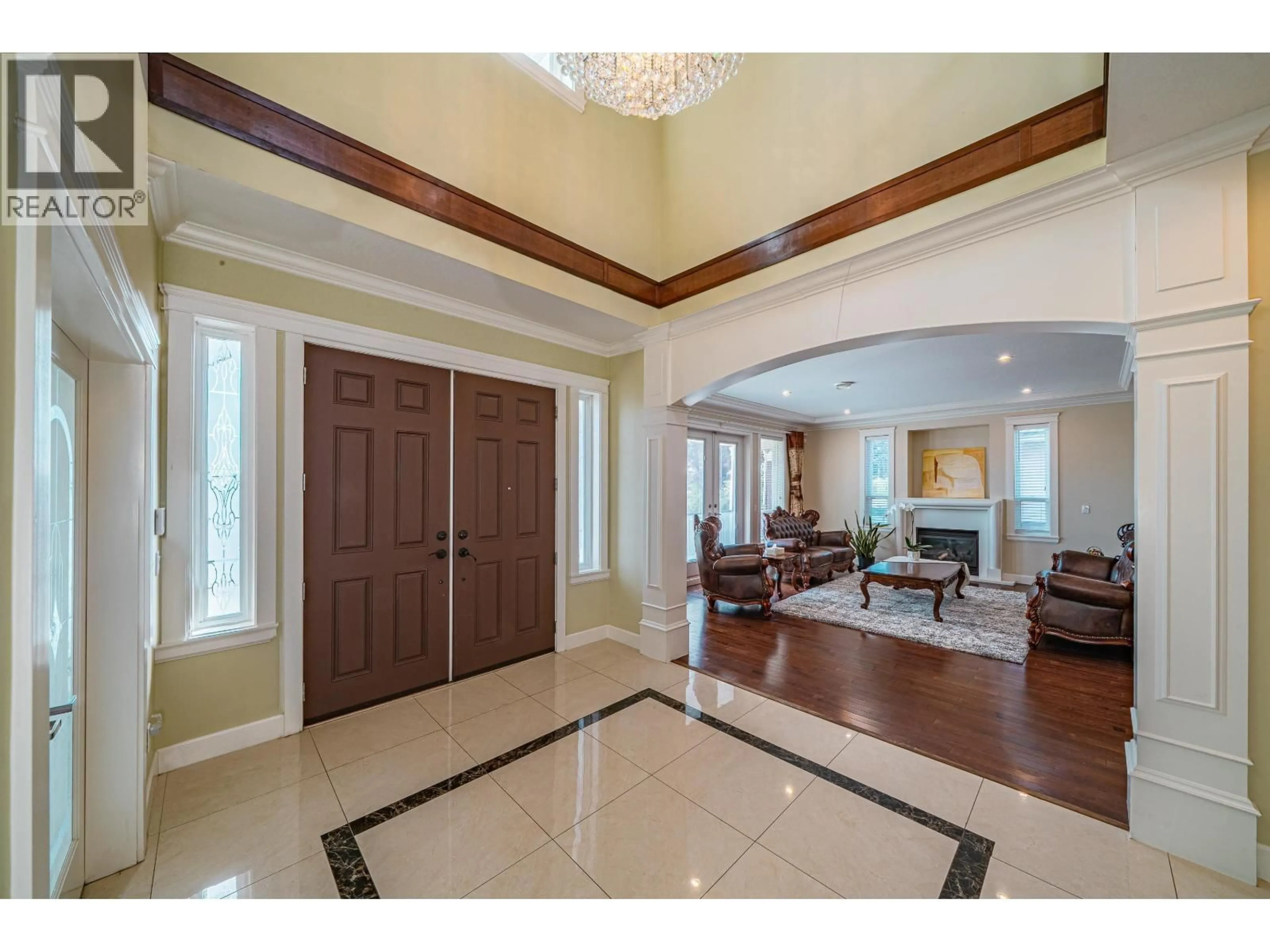 Indoor entryway for 5511 MCKEE STREET, Burnaby British Columbia V5J2T9