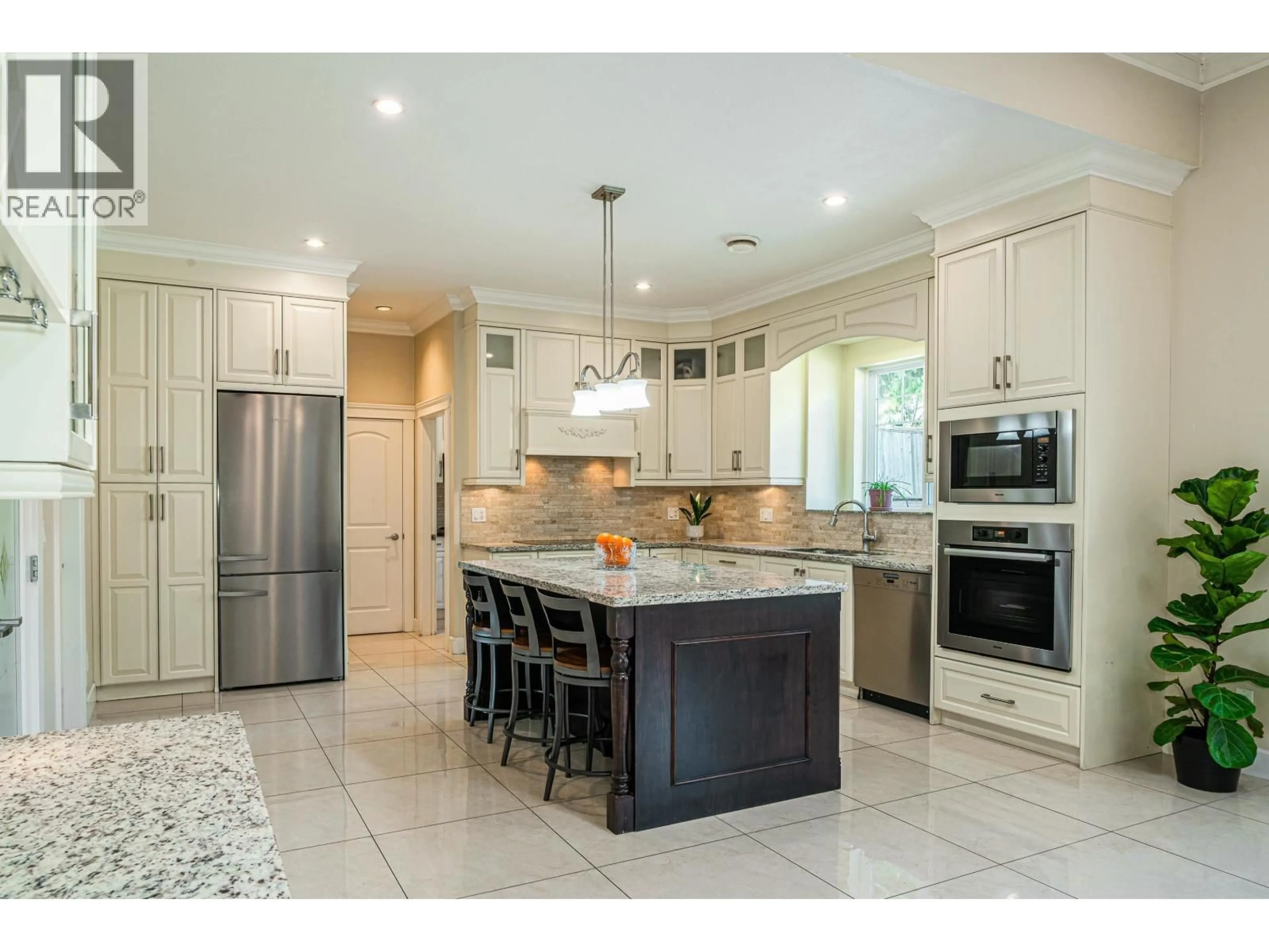 Open concept kitchen, ceramic/tile floor for 5511 MCKEE STREET, Burnaby British Columbia V5J2T9
