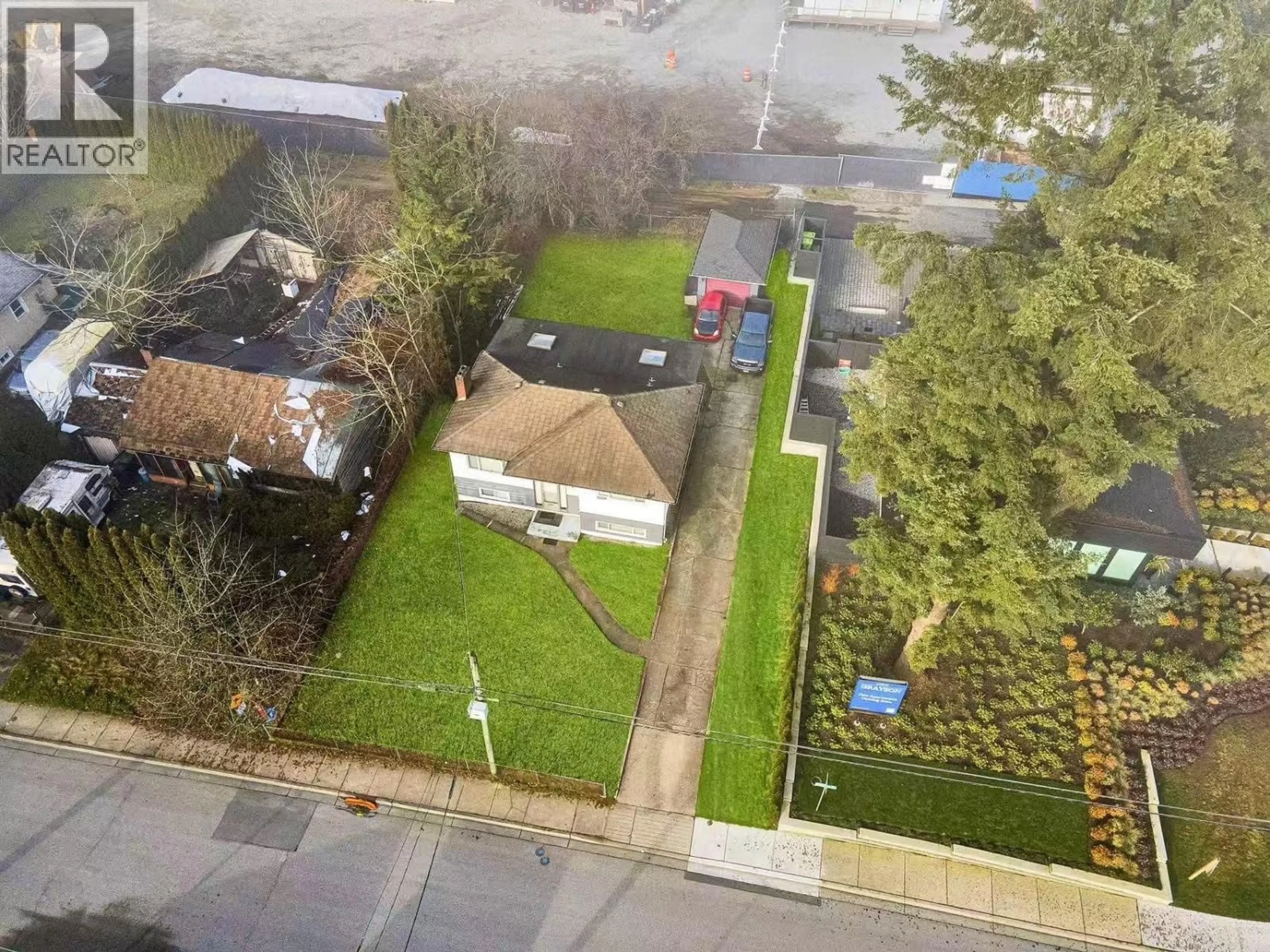 A pic from outside/outdoor area/front of a property/back of a property/a pic from drone, city buildings view from balcony for 607 ALDERSON AVENUE, Coquitlam British Columbia V3K1T4