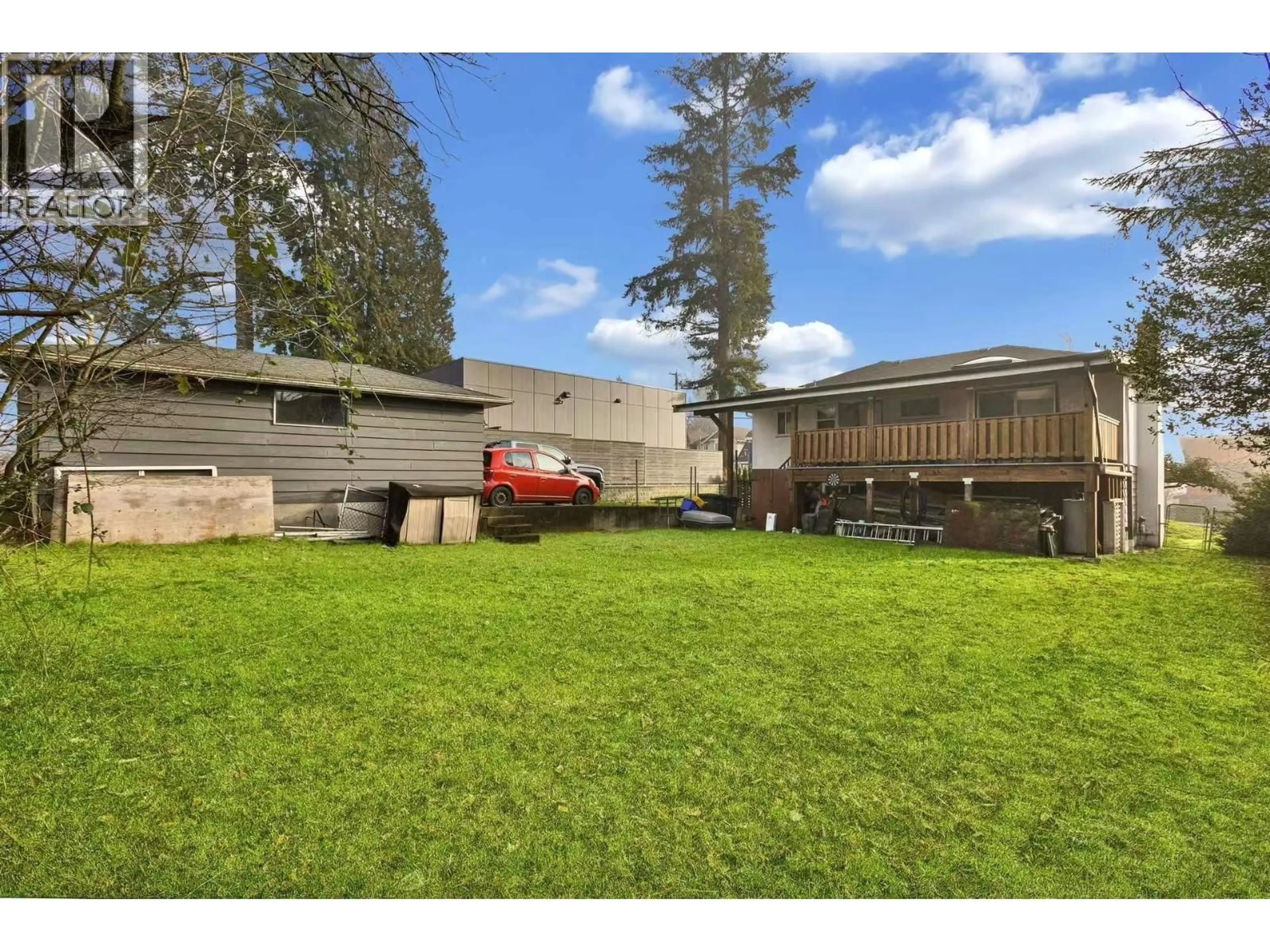A pic from outside/outdoor area/front of a property/back of a property/a pic from drone, unknown for 607 ALDERSON AVENUE, Coquitlam British Columbia V3K1T4