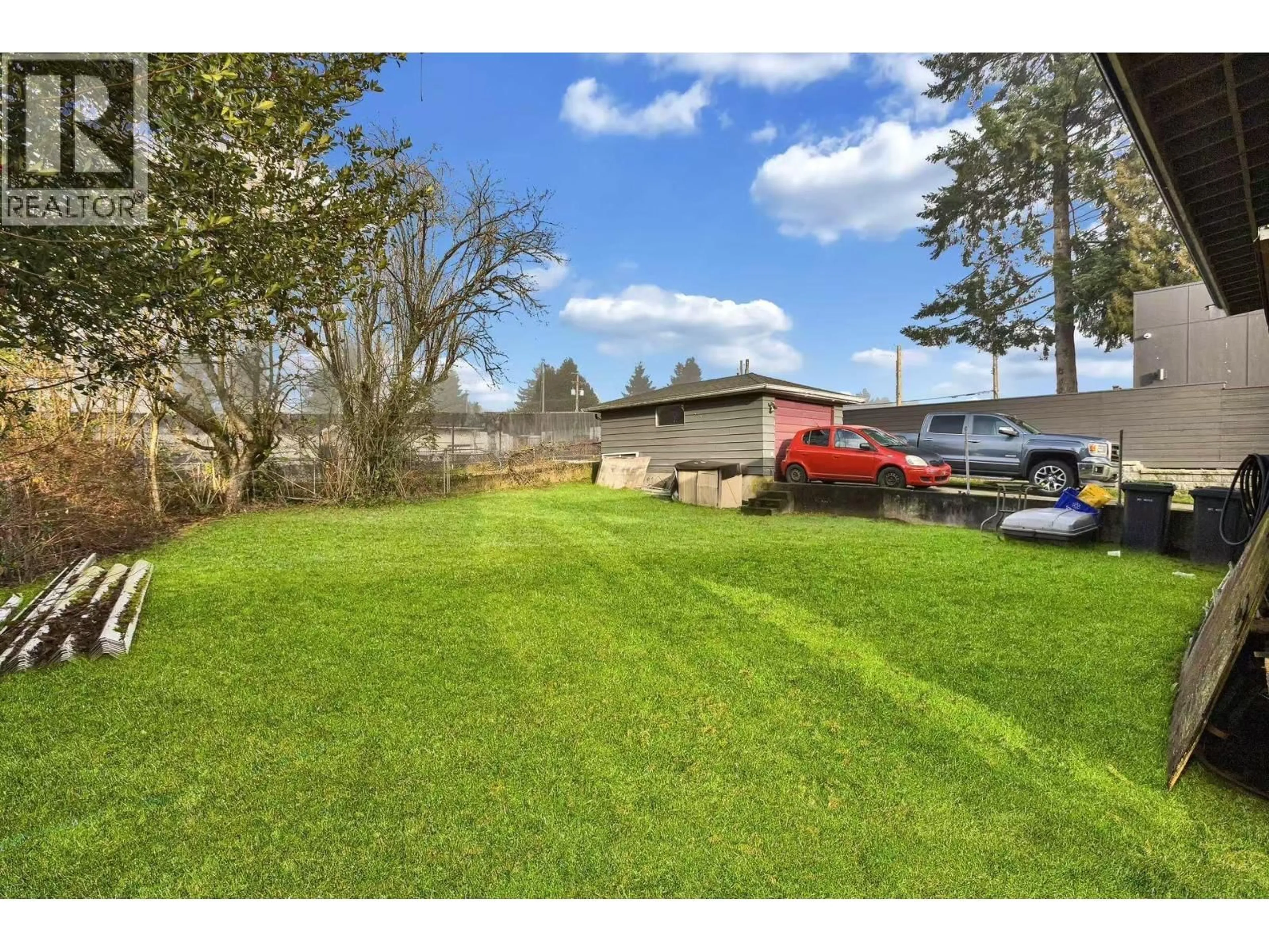 A pic from outside/outdoor area/front of a property/back of a property/a pic from drone, unknown for 607 ALDERSON AVENUE, Coquitlam British Columbia V3K1T4