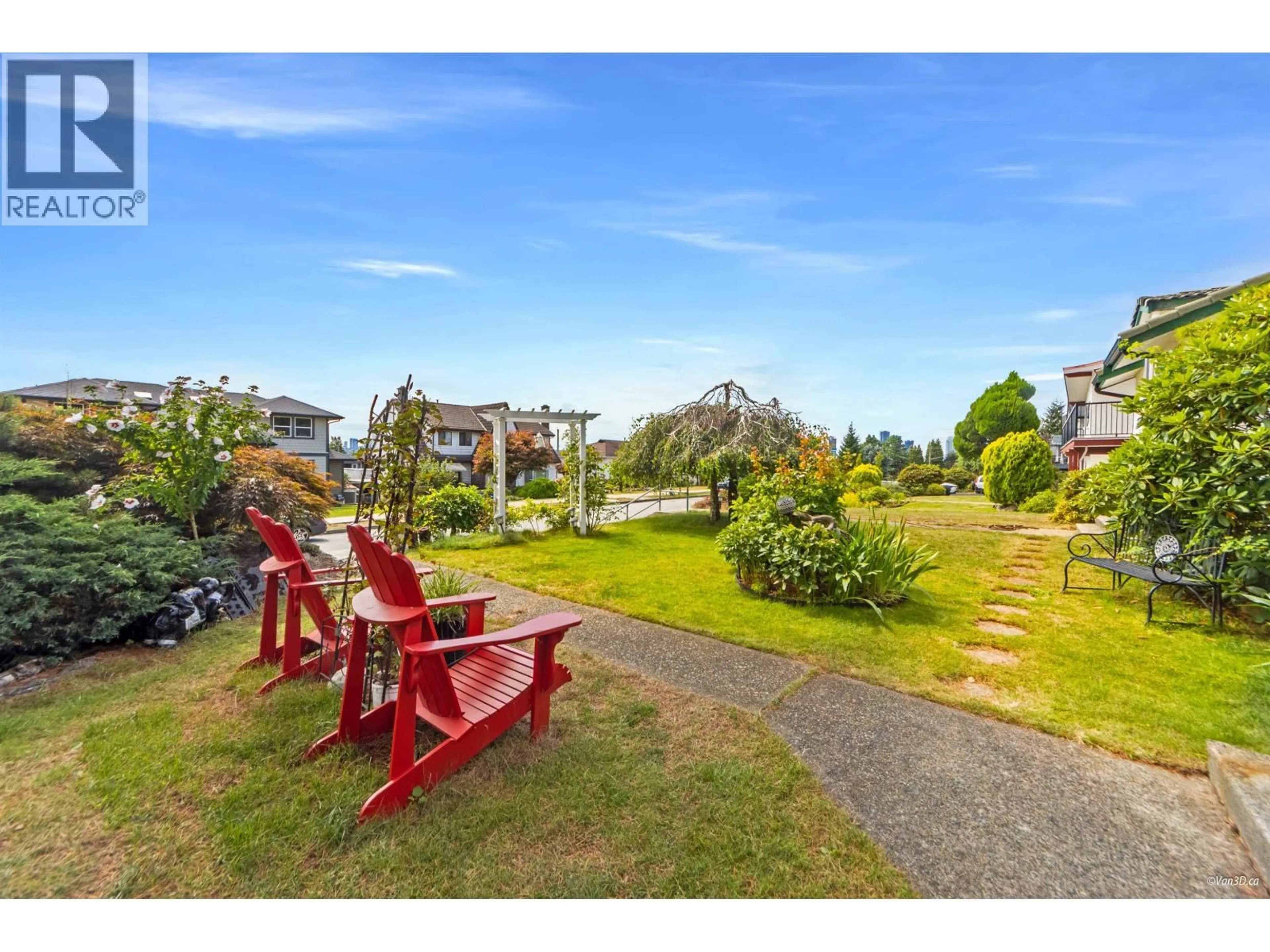 A pic from outside/outdoor area/front of a property/back of a property/a pic from drone, water/lake/river/ocean view for 6593 LOCHDALE STREET, Burnaby British Columbia V5B2M7