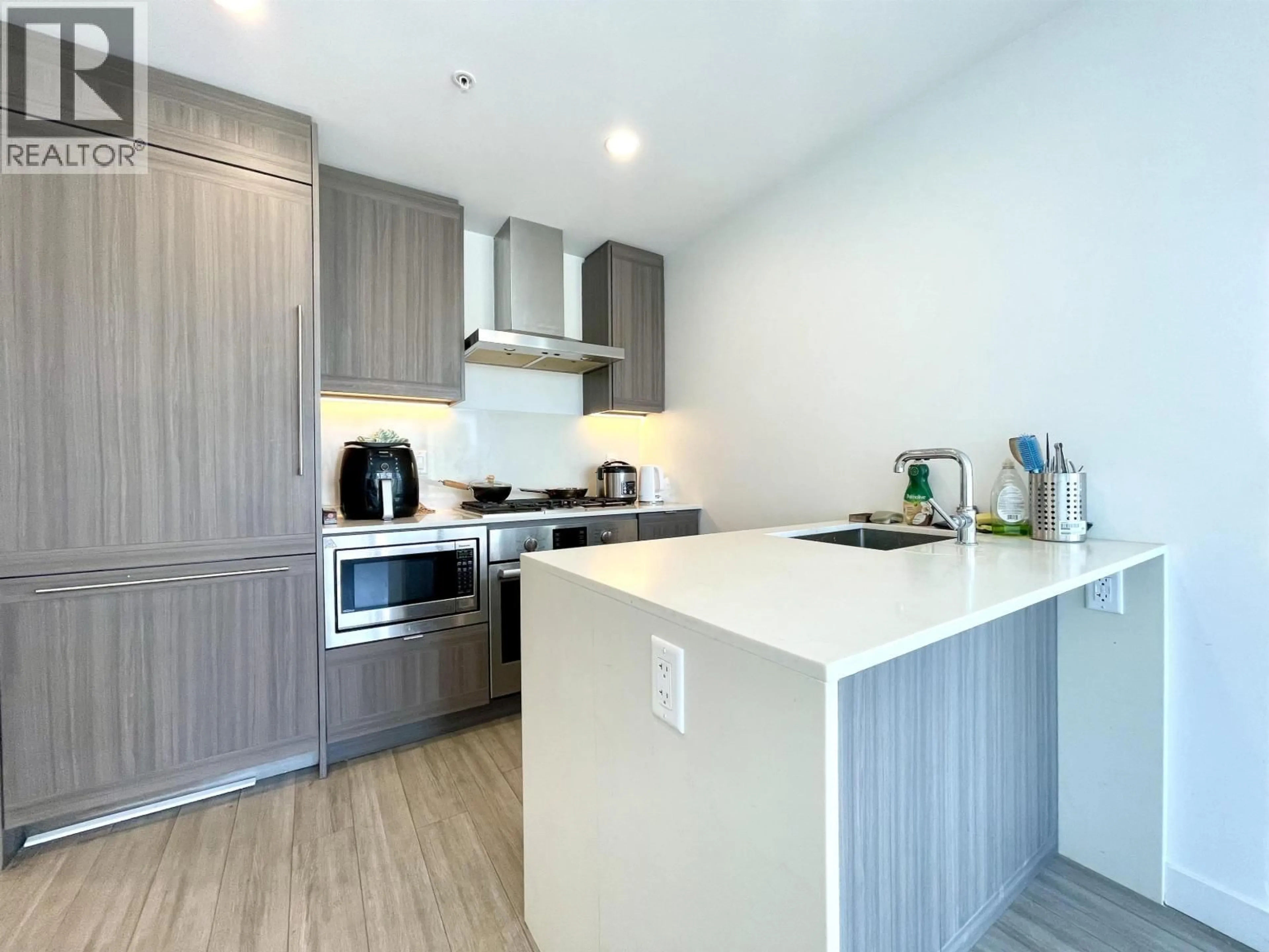 Open concept kitchen, unknown for 1604 - 2351 BETA AVENUE, Burnaby British Columbia V5C0M2