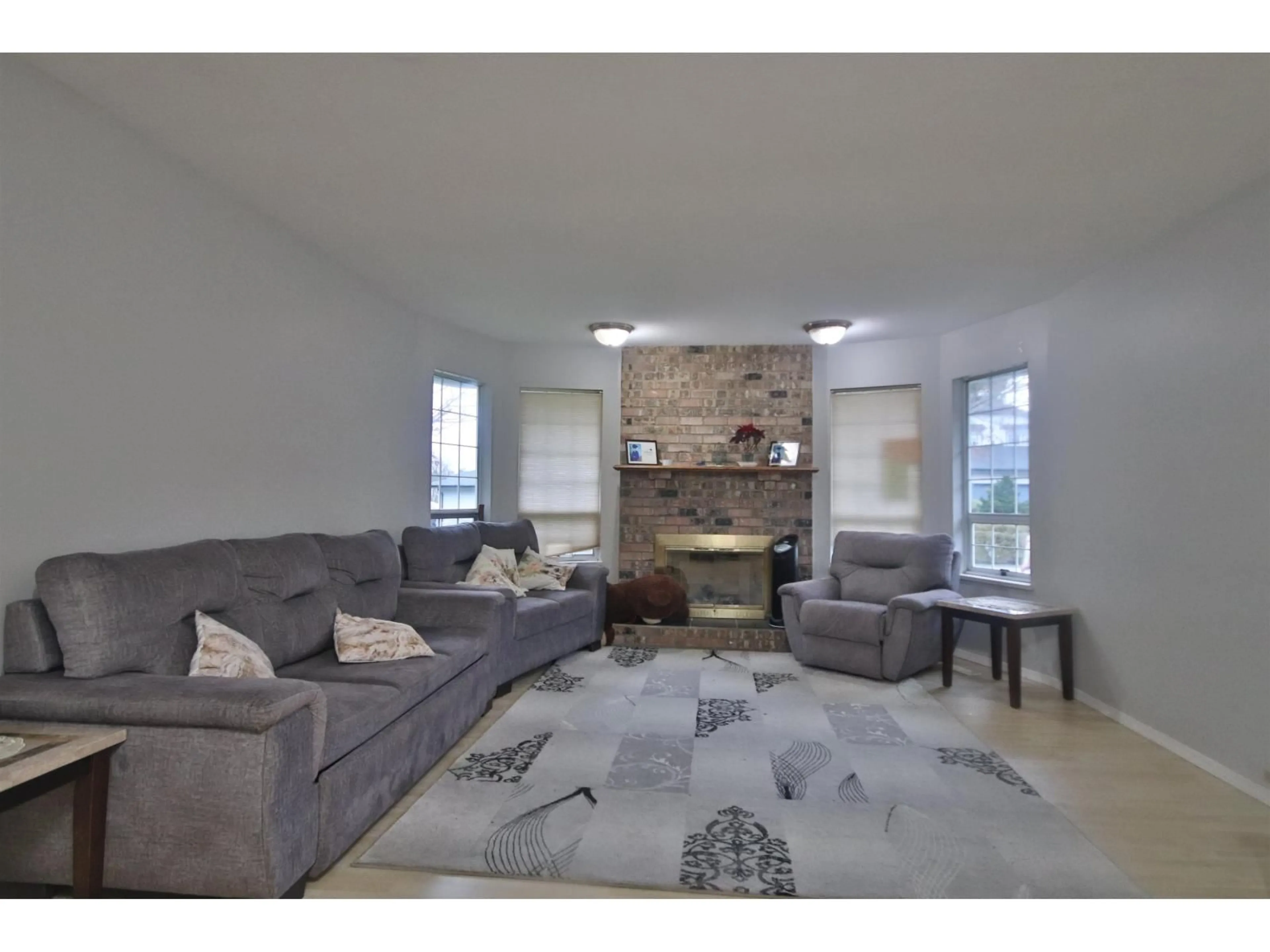 Living room with furniture, unknown for 15474 92A AVENUE, Surrey British Columbia V3R9B1