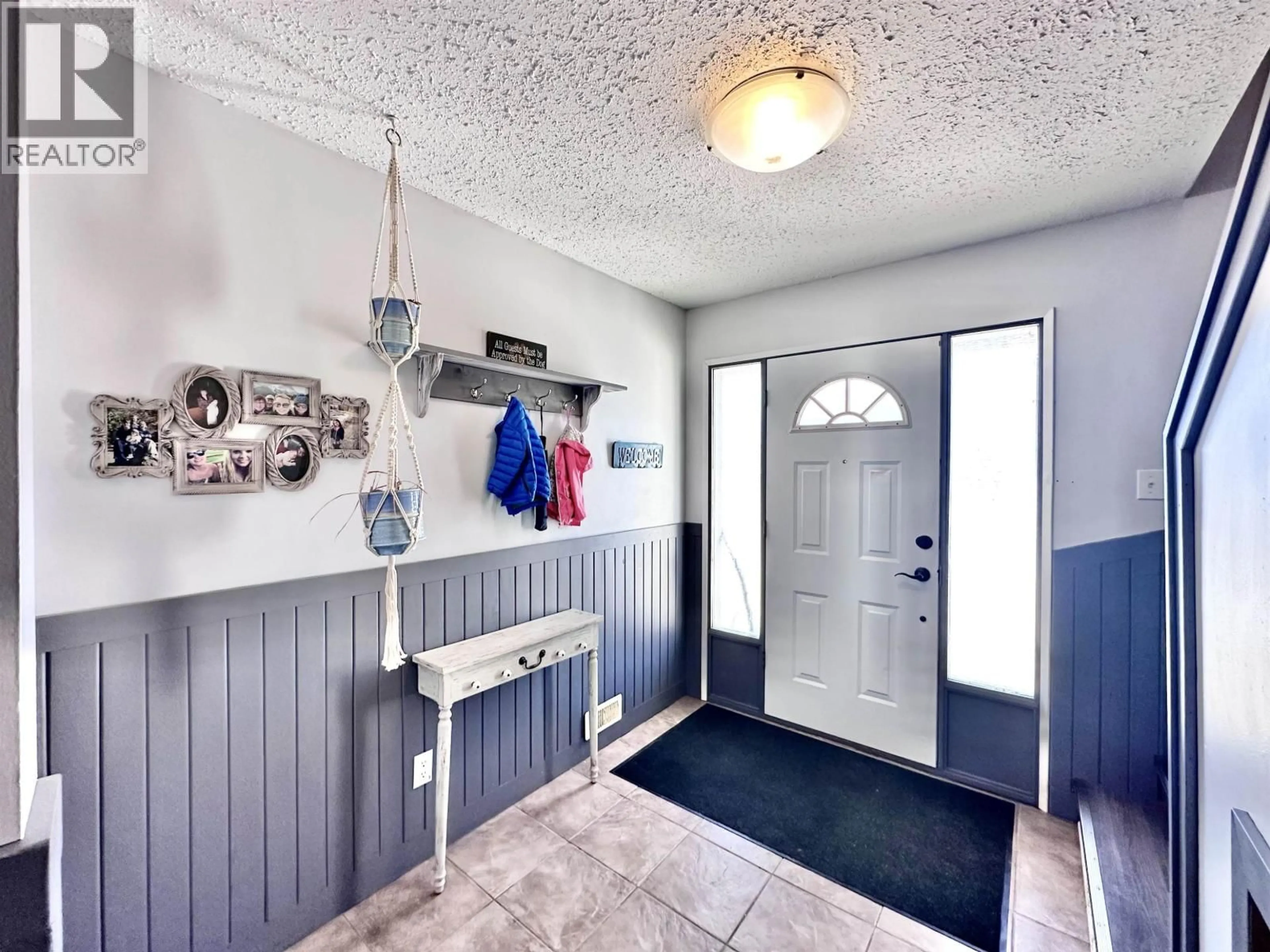 Indoor entryway for 1272 4TH AVENUE, Valemount British Columbia V0E2Z0