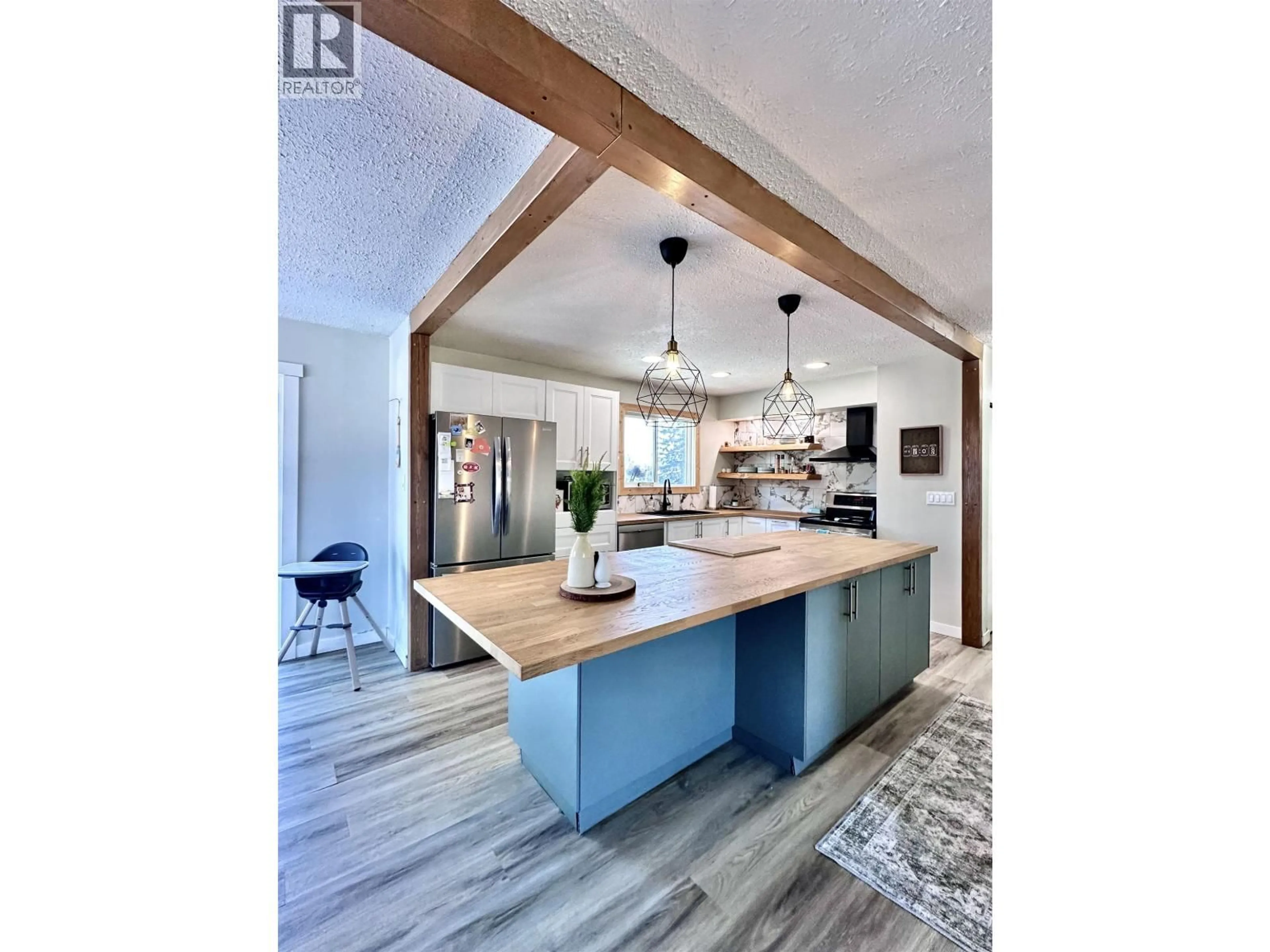Open concept kitchen, unknown for 1272 4TH AVENUE, Valemount British Columbia V0E2Z0