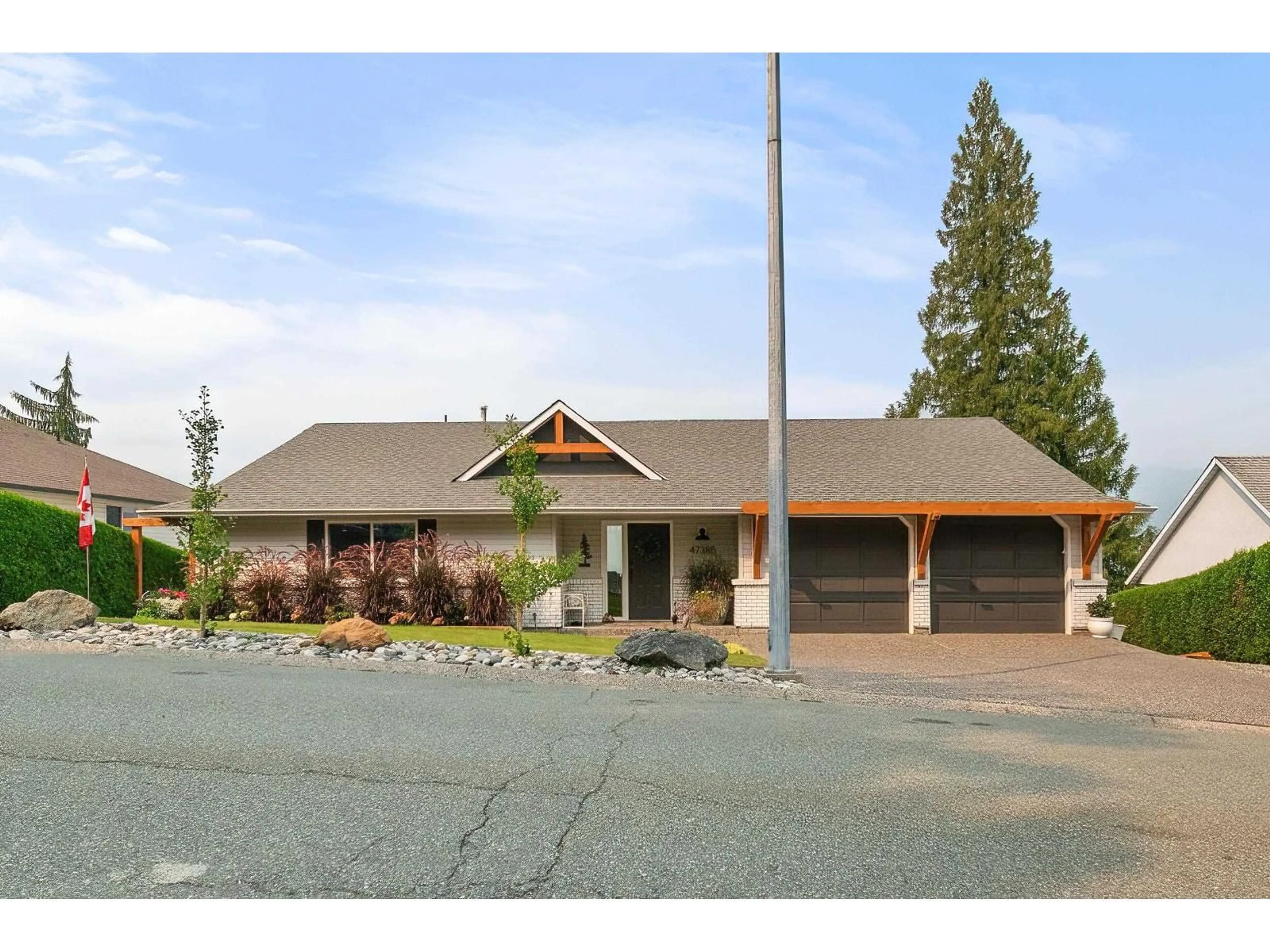 Home with vinyl exterior material, street for 47385 SWALLOW CRESCENT, Chilliwack British Columbia V2P7P8