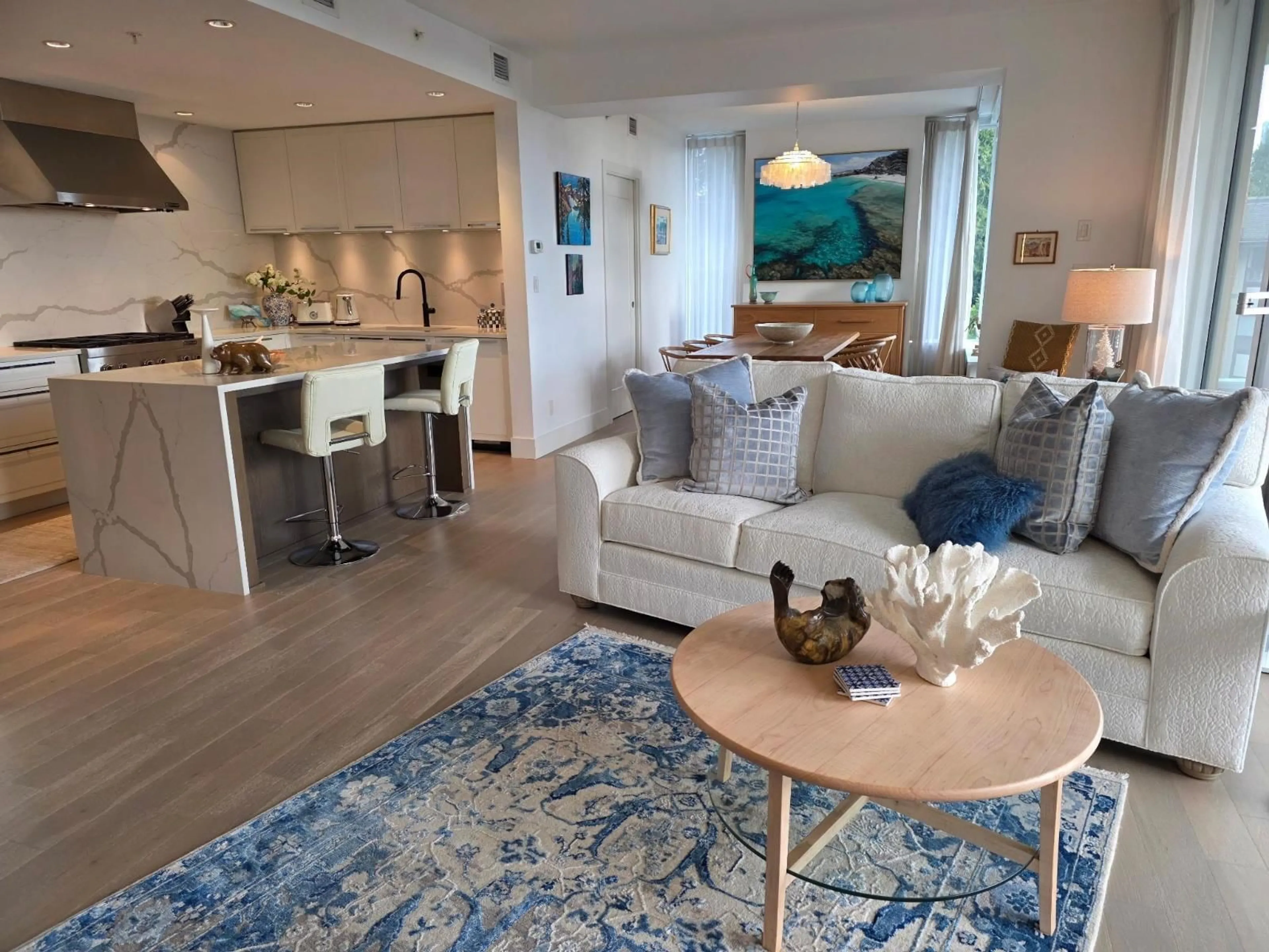 Living room with furniture, unknown for 204 - 1501 VIDAL STREET, White Rock British Columbia V4B0B5