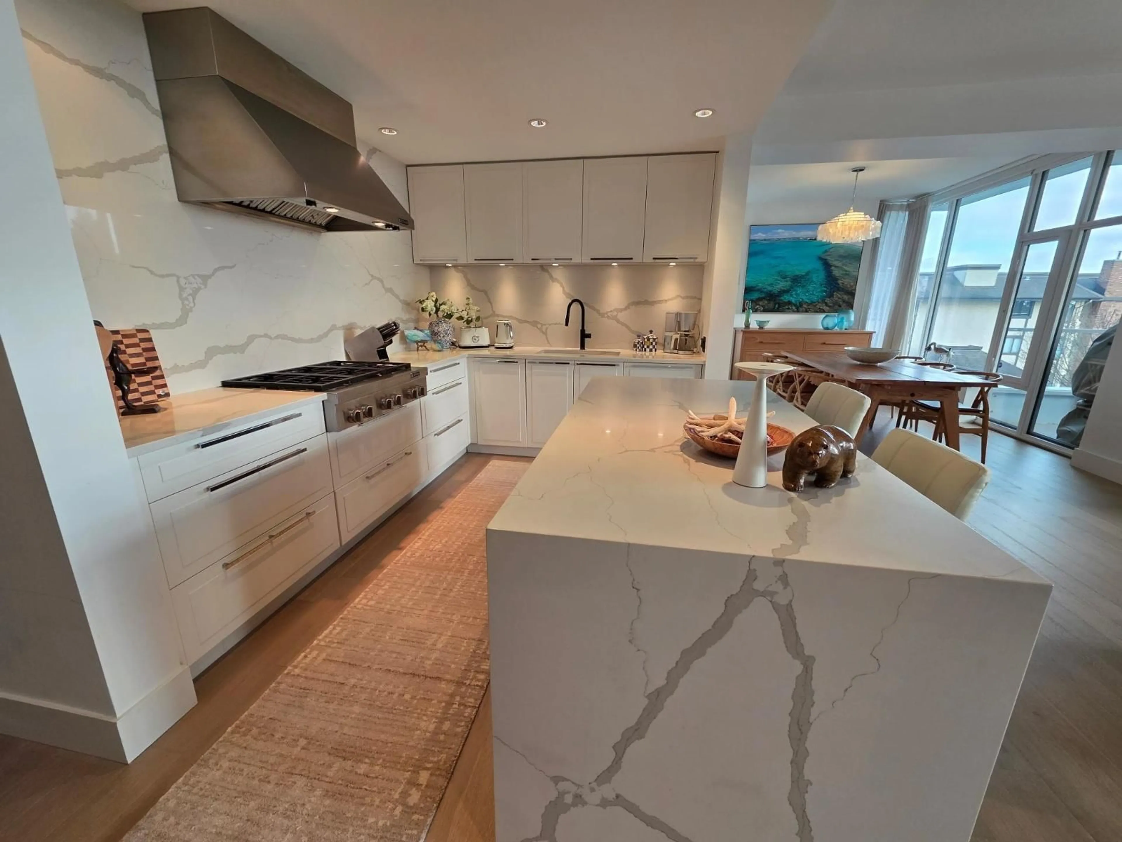 Contemporary kitchen, ceramic/tile floor for 204 - 1501 VIDAL STREET, White Rock British Columbia V4B0B5