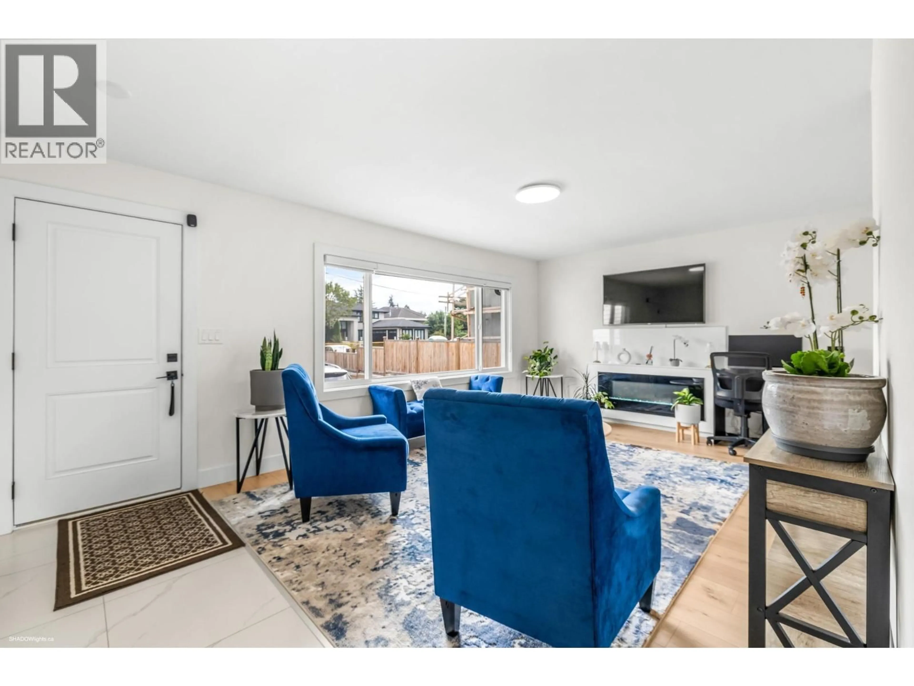 Living room with furniture, unknown for 9360 PINEWELL CRESCENT, Richmond British Columbia V7A2C6