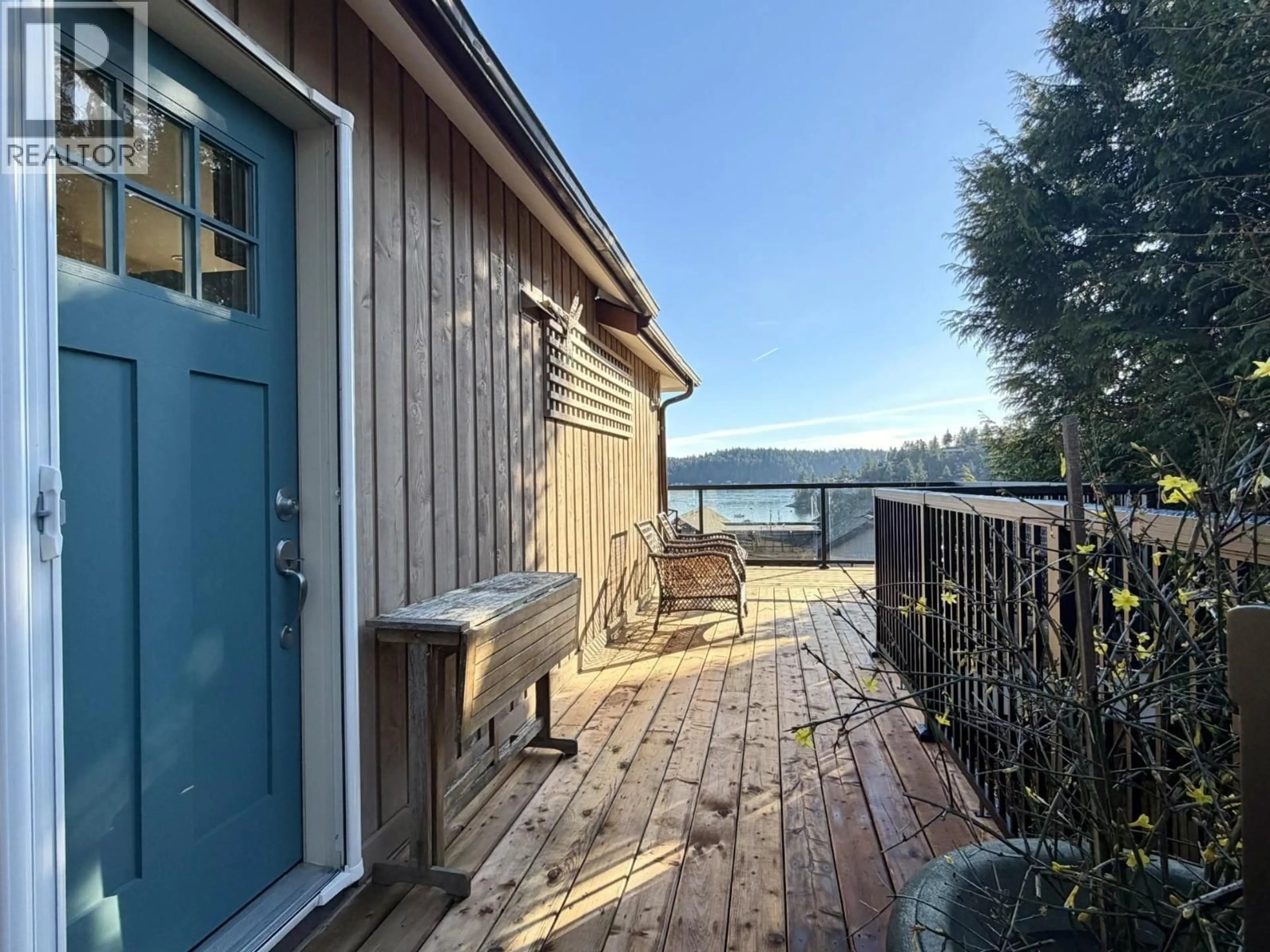 Patio, water/lake/river/ocean view for 512 FLETCHER ROAD, Gibsons British Columbia V0N1V9