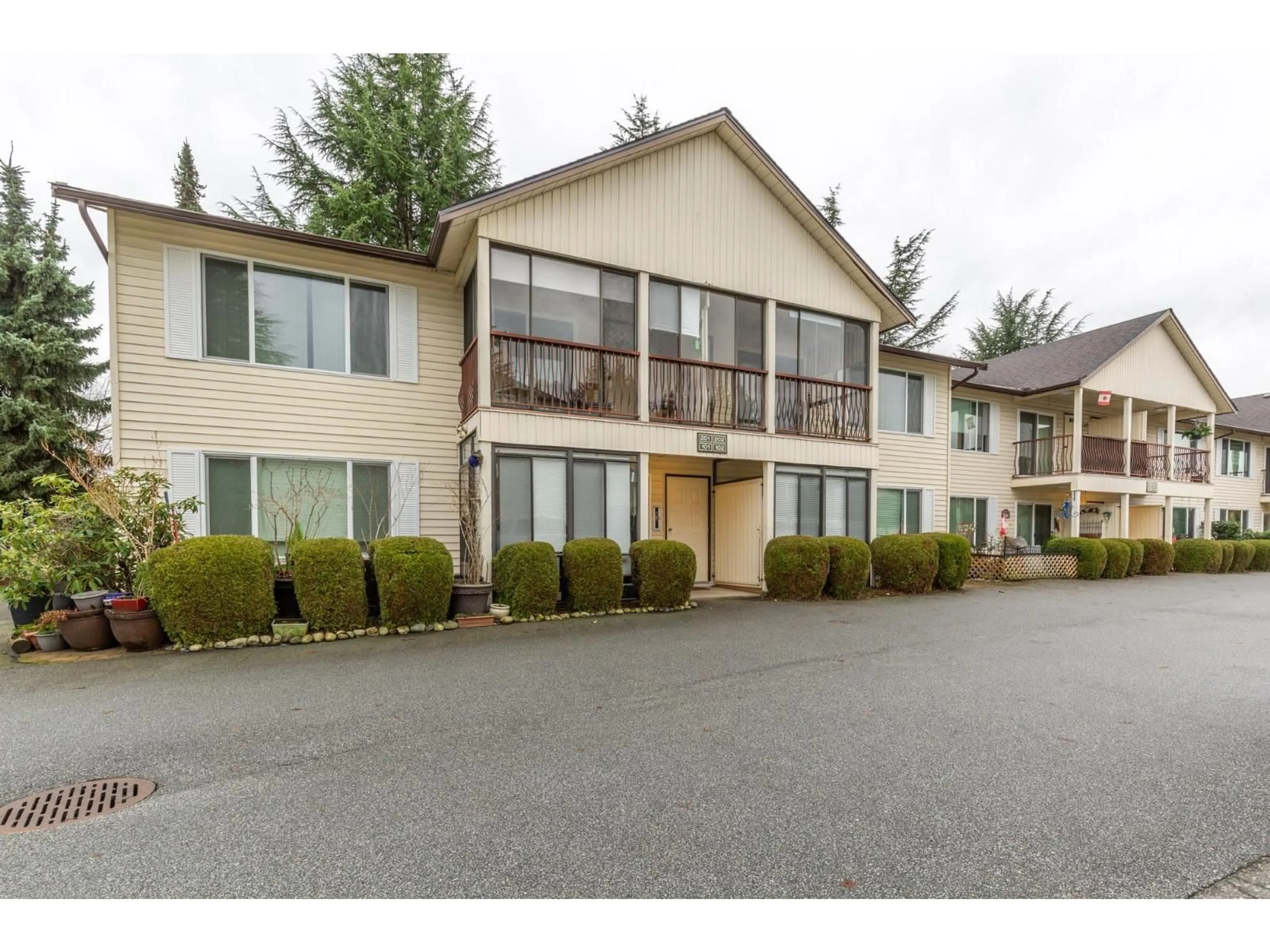 Patio, unknown for 202 - 2853 BOURQUIN CRESCENT, Abbotsford British Columbia V2S6H6