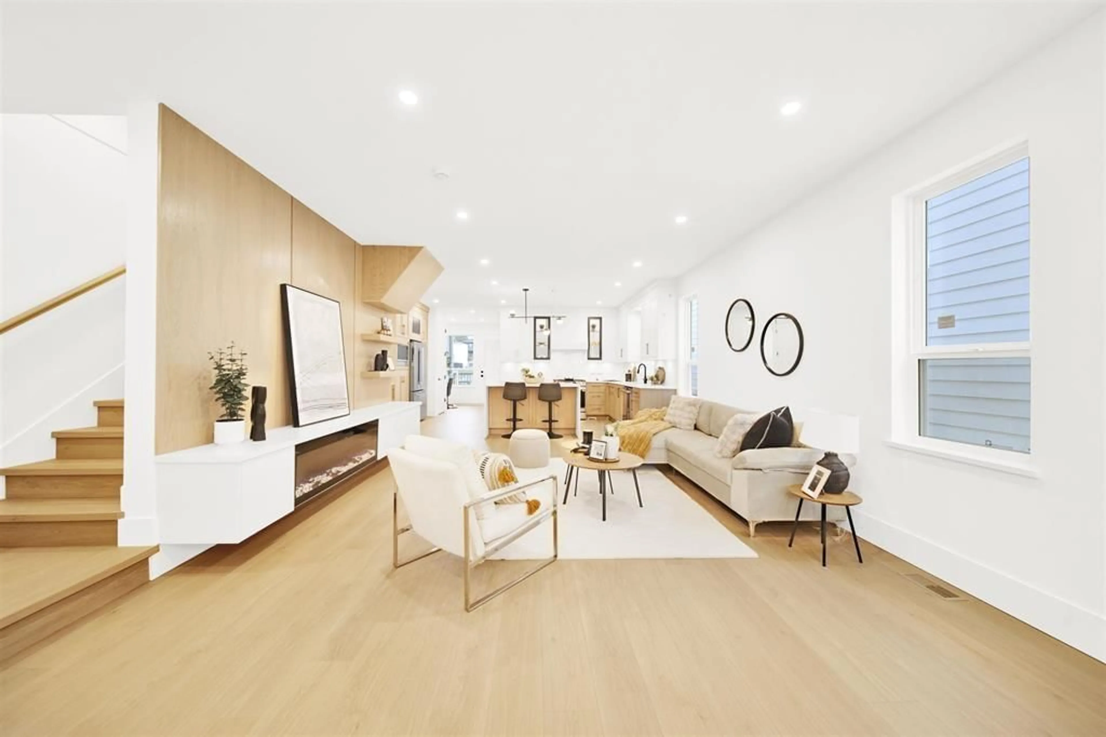 Living room with furniture, unknown for 16479 20 AVENUE, Surrey British Columbia V3Z9M9