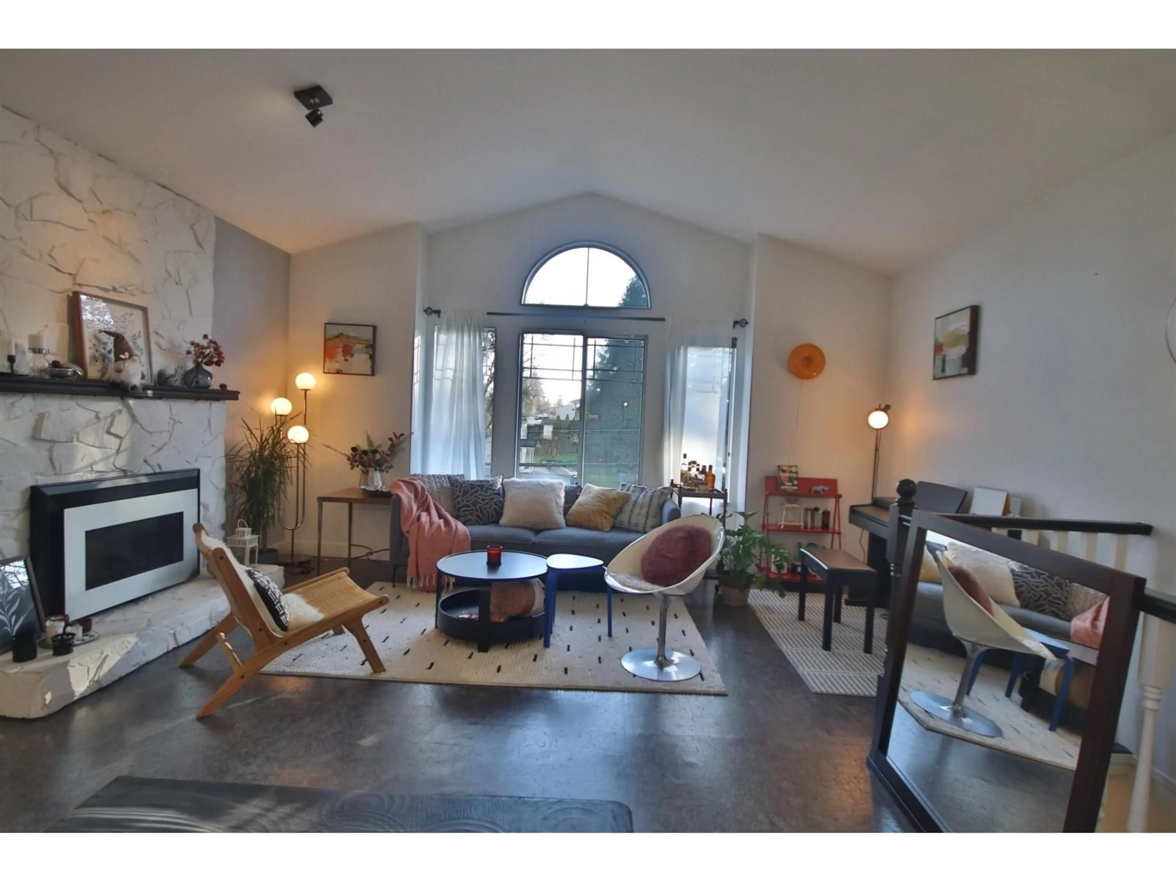 Living room with furniture, unknown for 15971 101A AVENUE, Surrey British Columbia V4N2N6