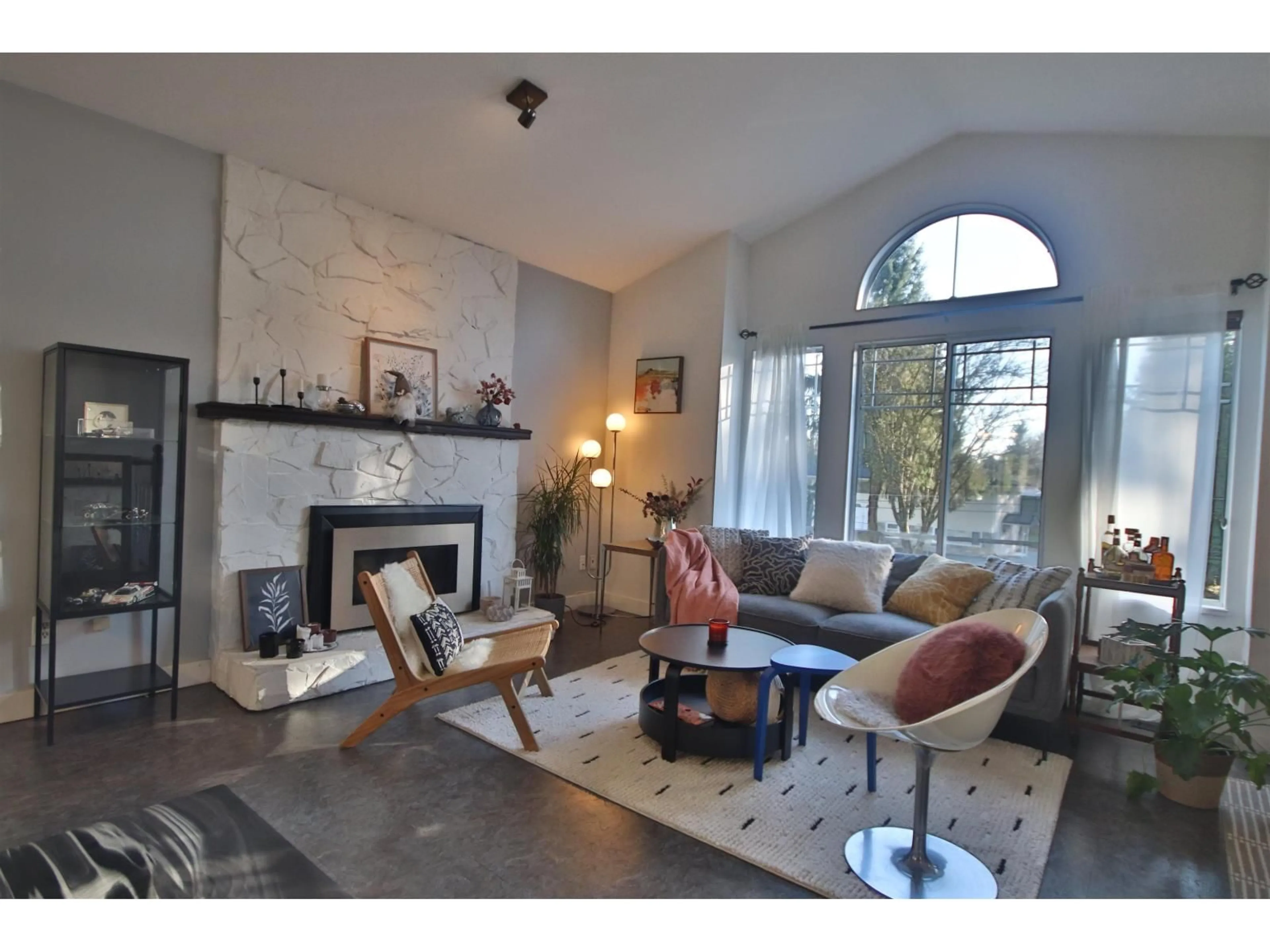 Living room with furniture, unknown for 15971 101A AVENUE, Surrey British Columbia V4N2N6