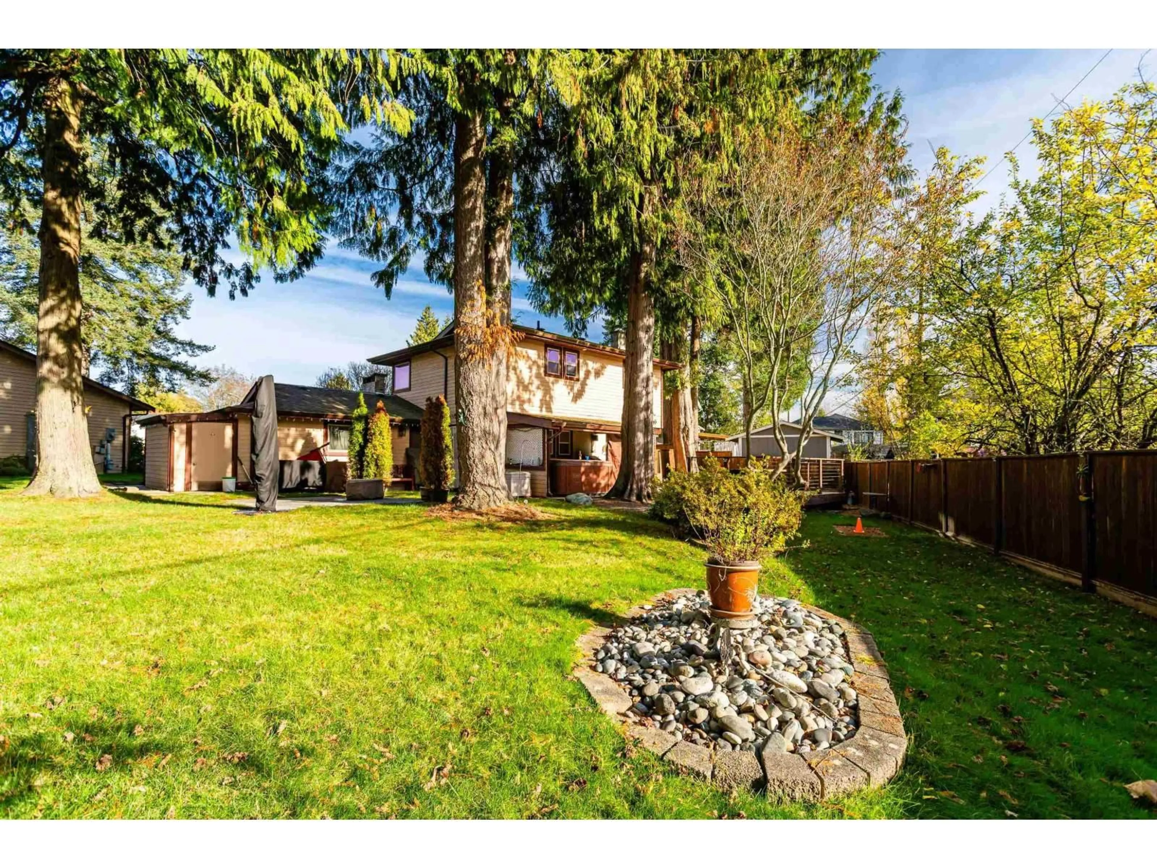 A pic from outside/outdoor area/front of a property/back of a property/a pic from drone, unknown for 8971 145A STREET, Surrey British Columbia V3R7J7
