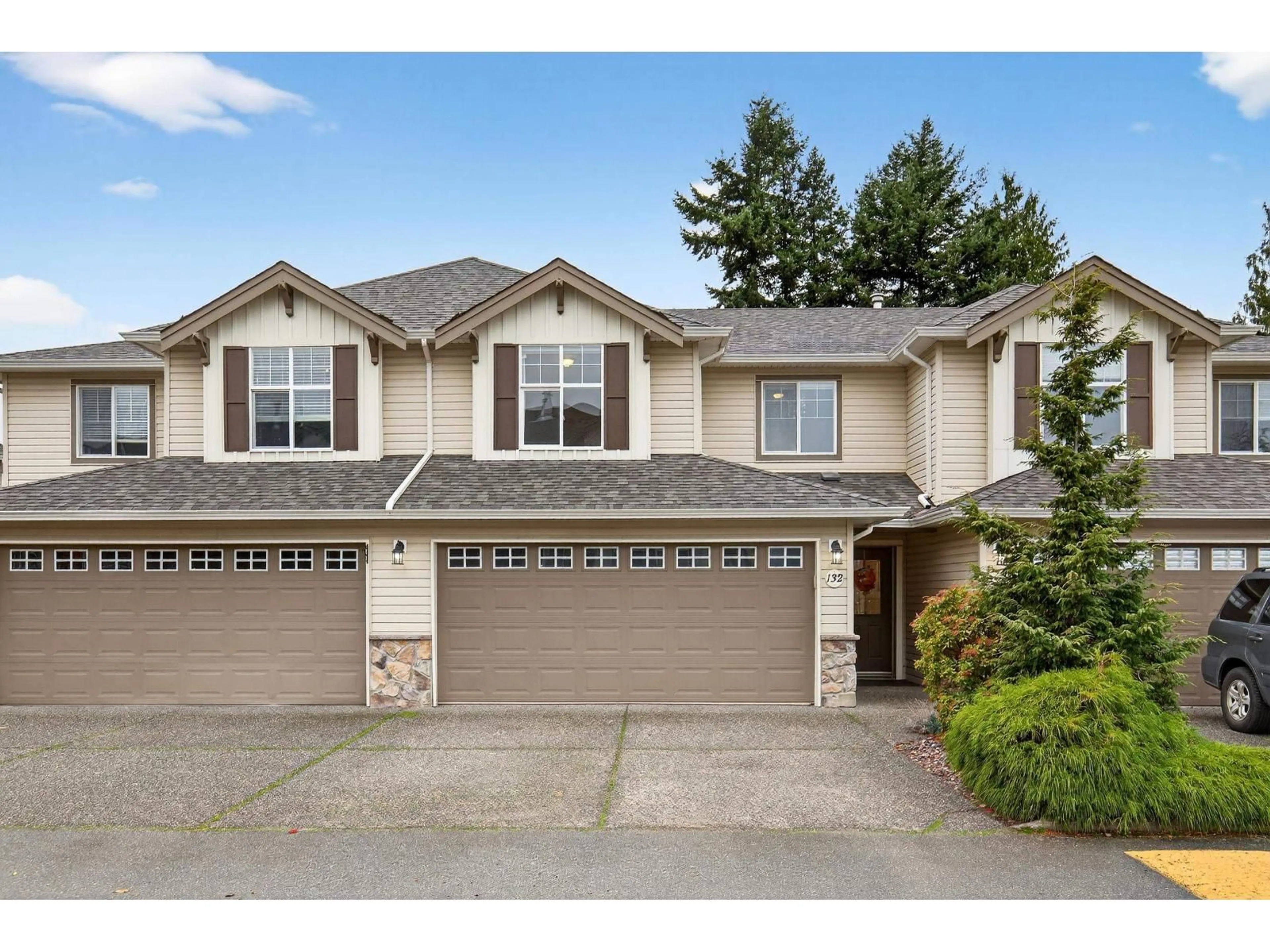 Home with vinyl exterior material, street for 132 - 6450 VEDDER ROAD, Chilliwack British Columbia V2R5N7