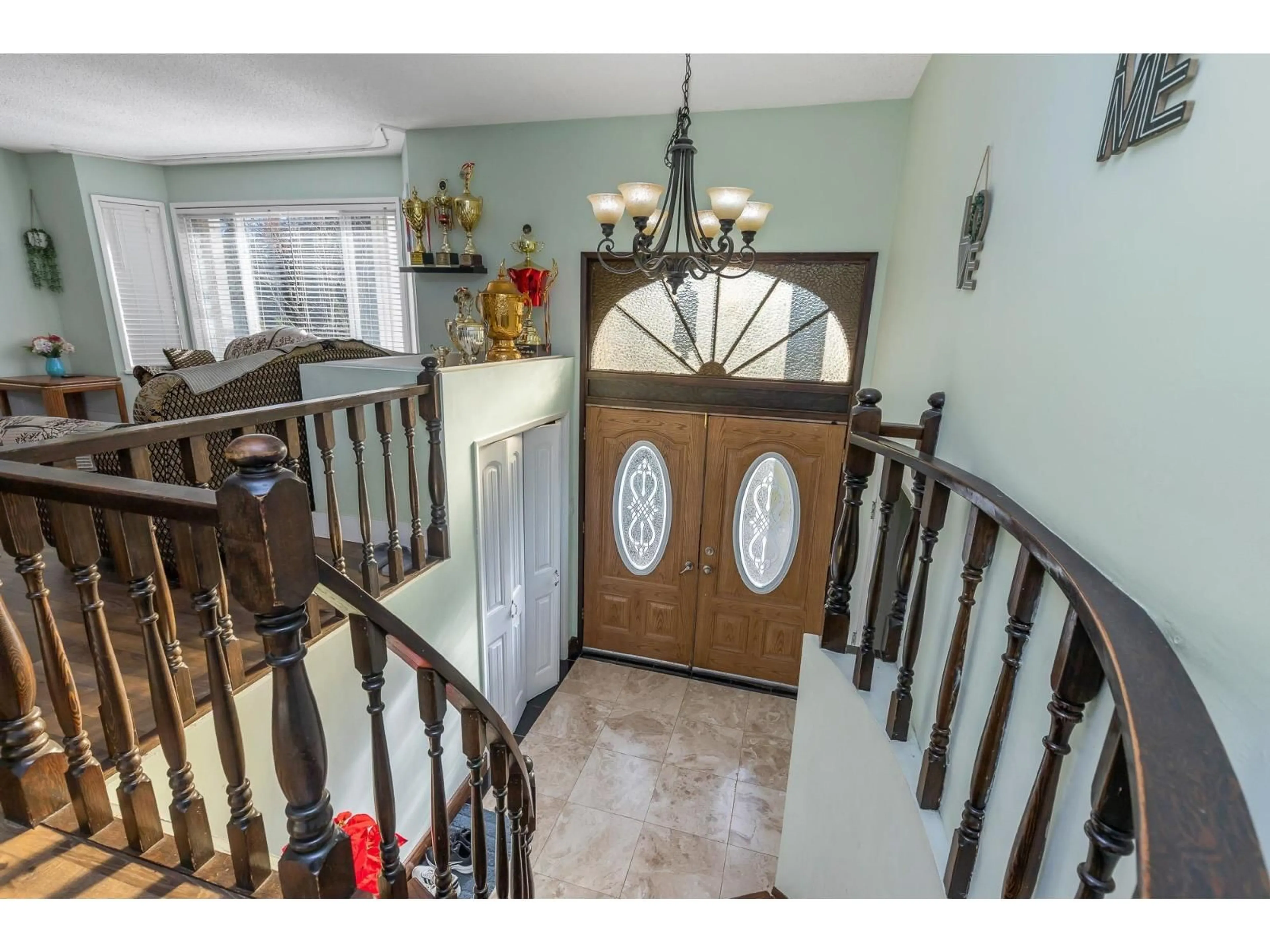 Indoor entryway for 32615 BEVAN AVENUE, Abbotsford British Columbia V2T1G5