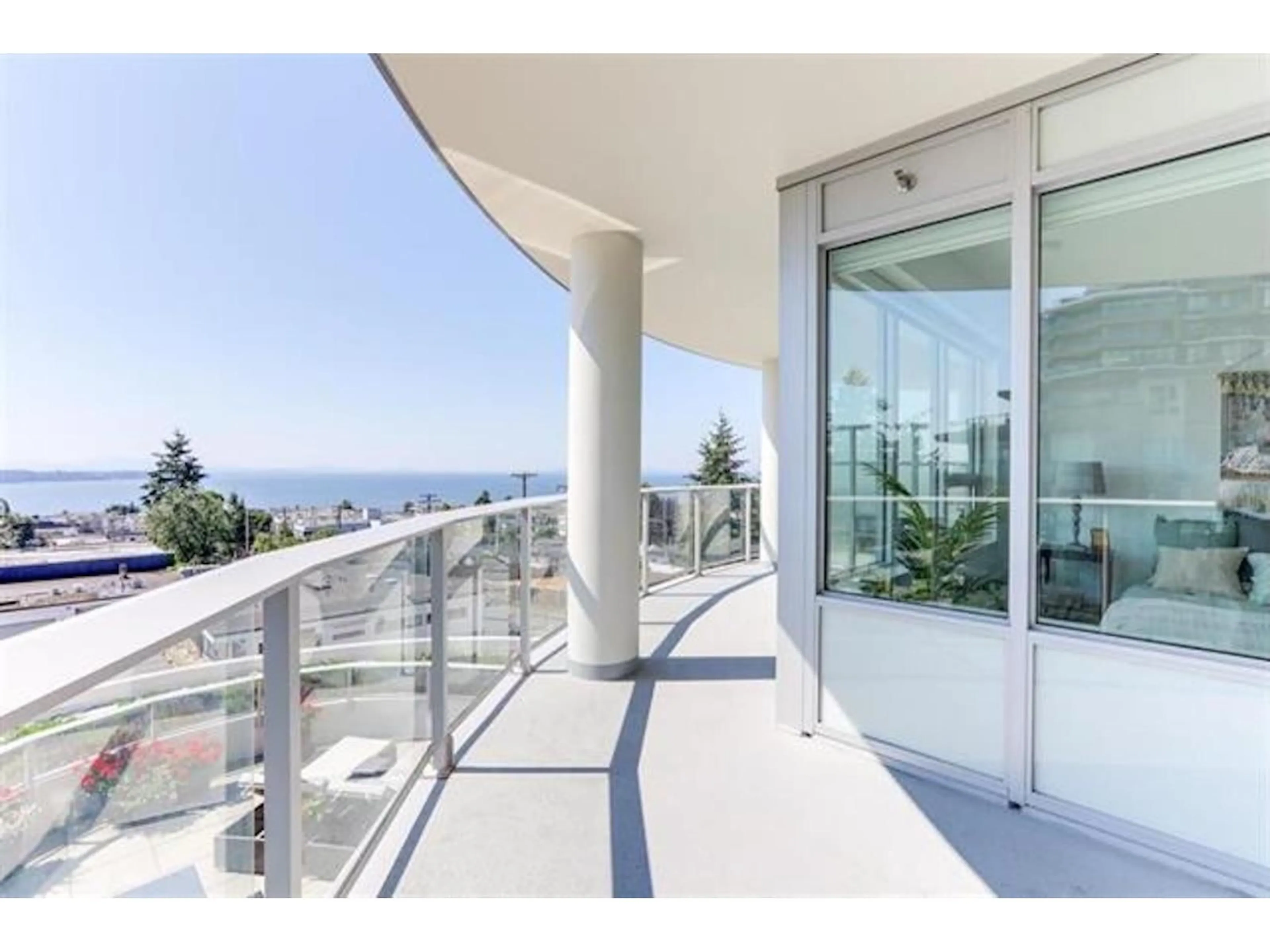 Balcony in the apartment, water/lake/river/ocean view for 407 - 1441 JOHNSTON ROAD, White Rock British Columbia V4B3Z4