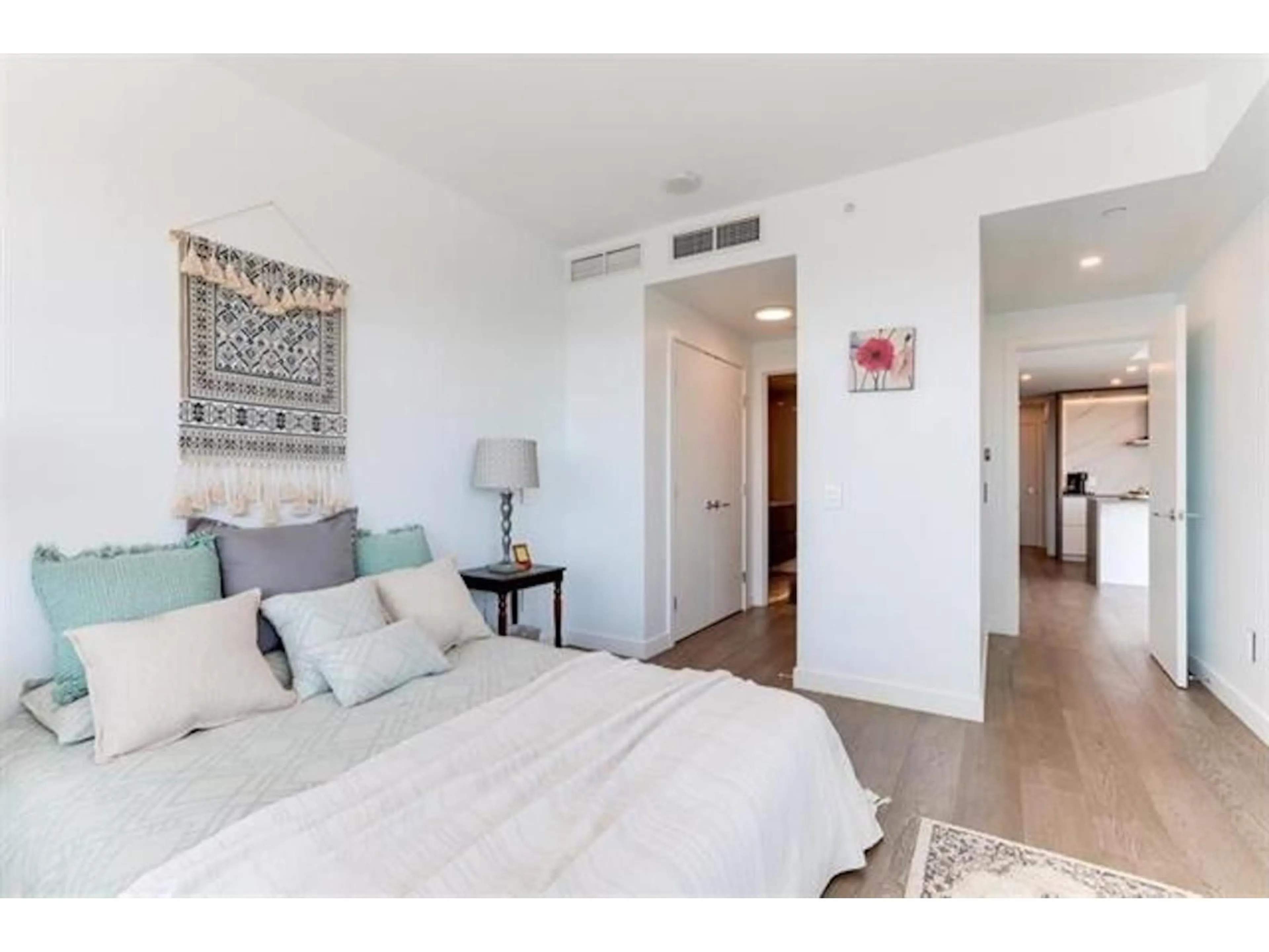 A pic of a room for 407 - 1441 JOHNSTON ROAD, White Rock British Columbia V4B3Z4