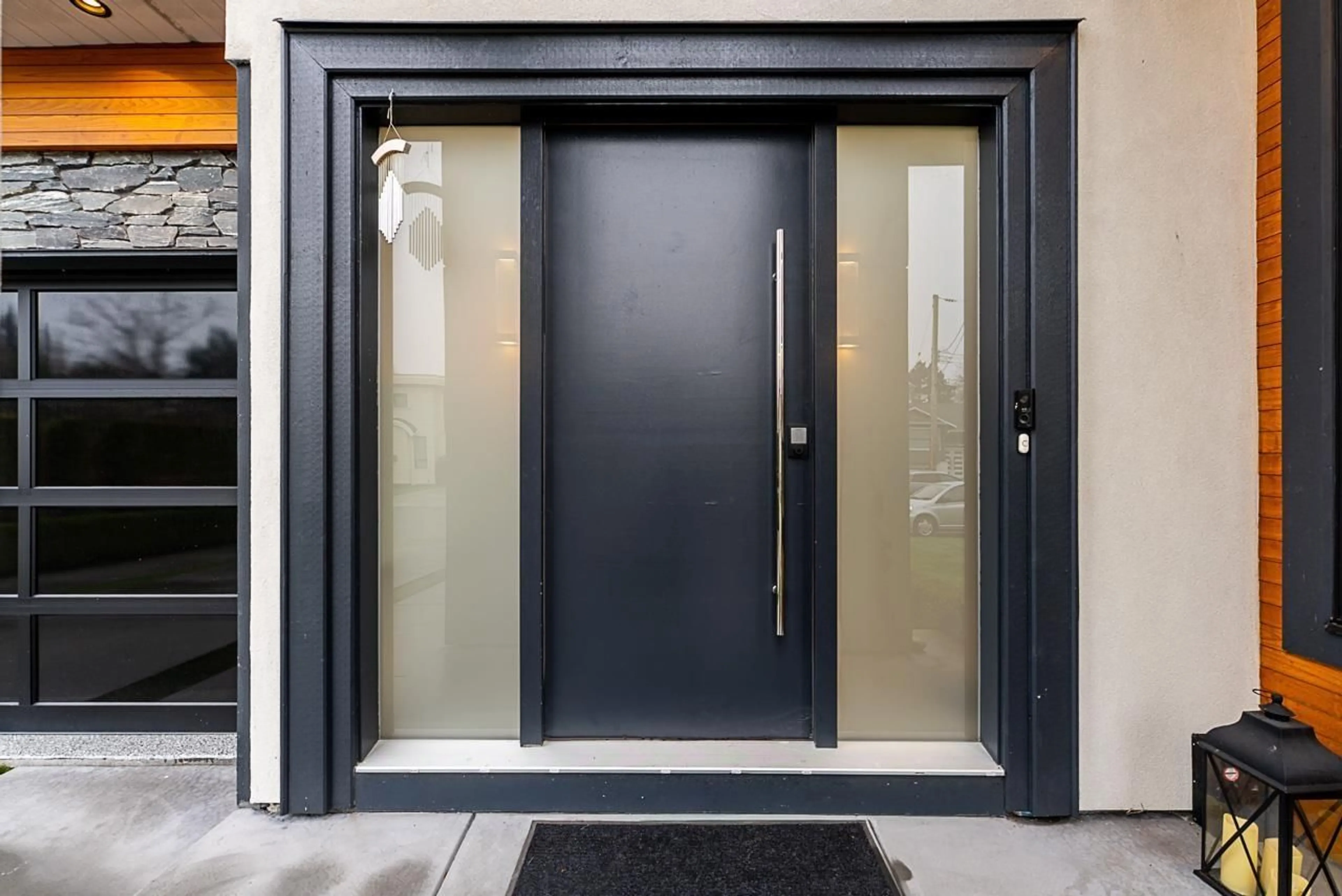 Indoor foyer for 14237 VINE AVENUE, Surrey British Columbia V4B2S9