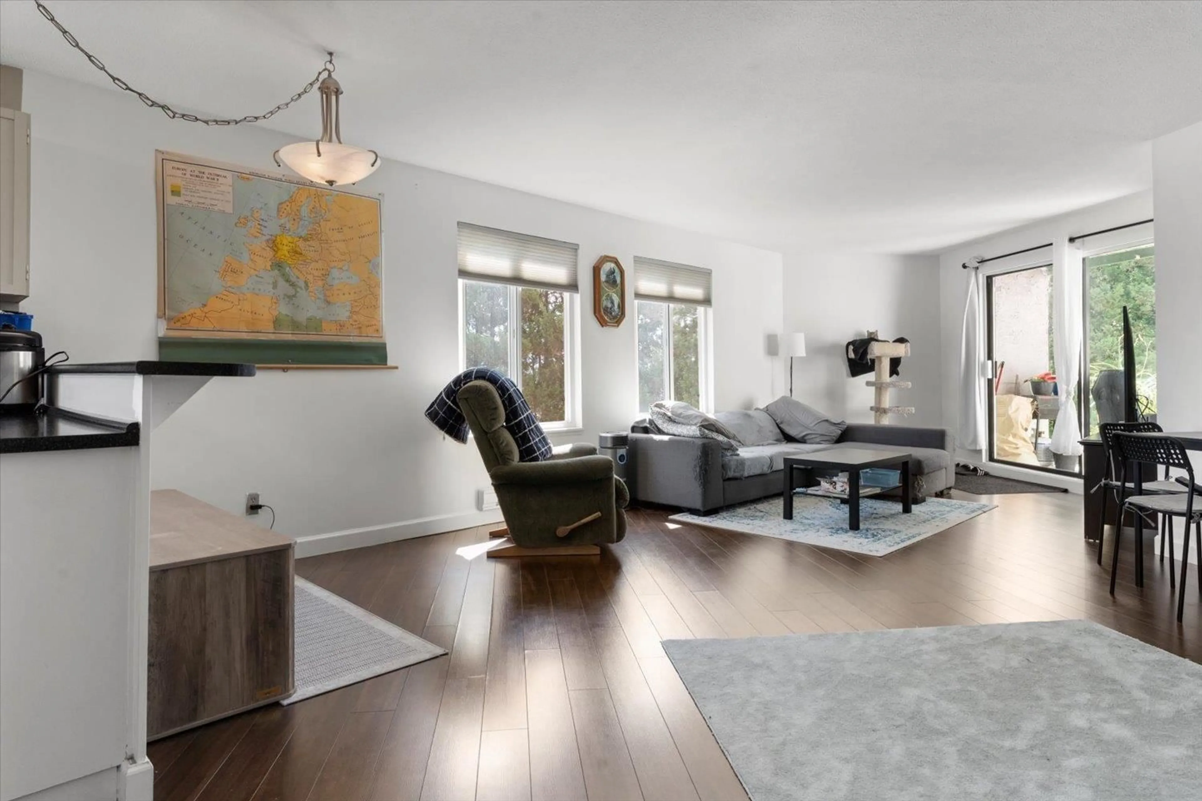 Living room with furniture, wood/laminate floor for 301 - 33598 GEORGE FERGUSON WAY, Abbotsford British Columbia V2S2L8