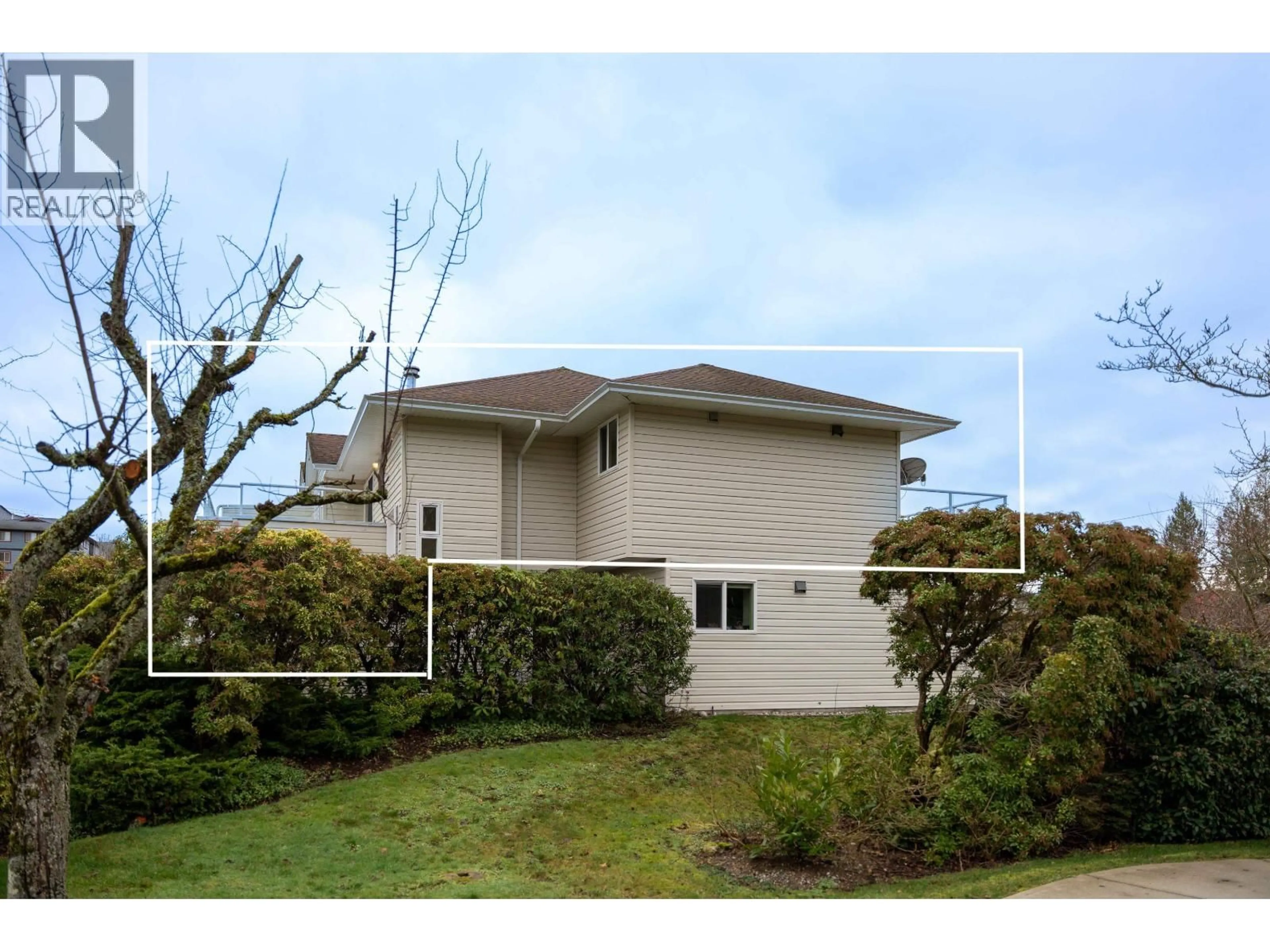 Home with vinyl exterior material, building for 18 - 5610 TRAIL AVENUE, Sechelt British Columbia V7Z0H8