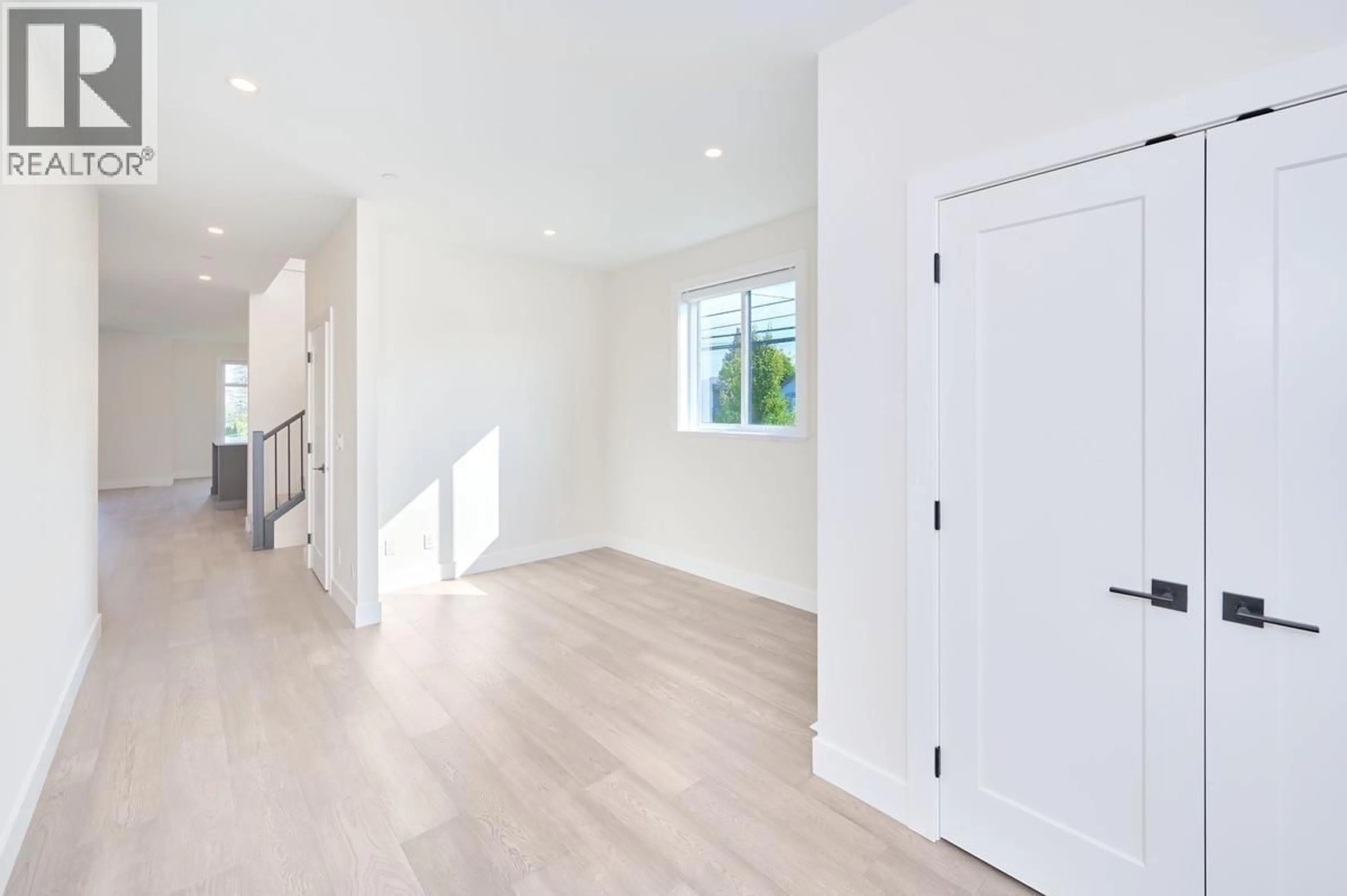 Indoor entryway for 20353 123 AVENUE, Maple Ridge British Columbia V2X4A6