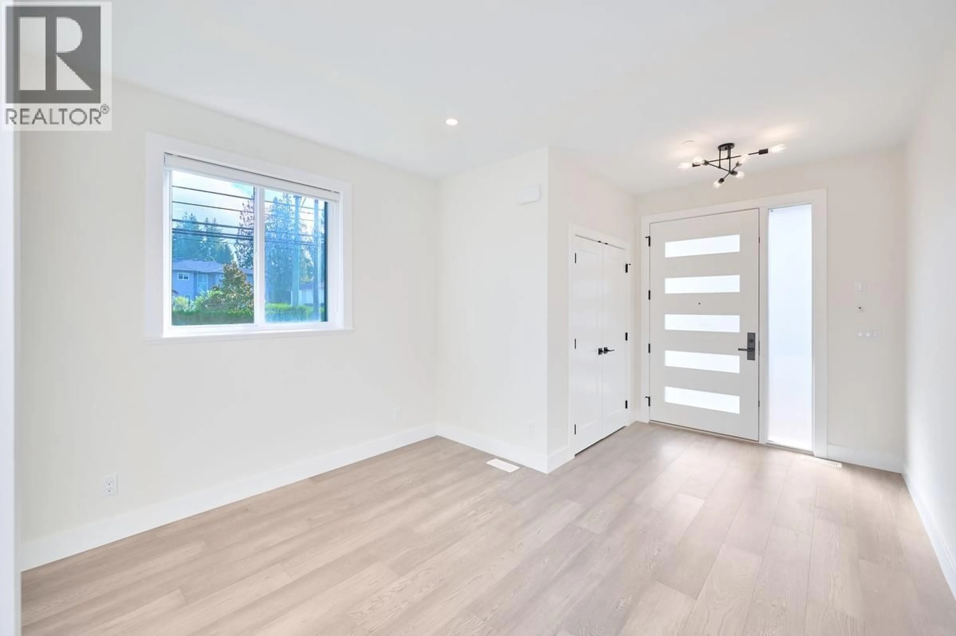 Indoor entryway for 20353 123 AVENUE, Maple Ridge British Columbia V2X4A6