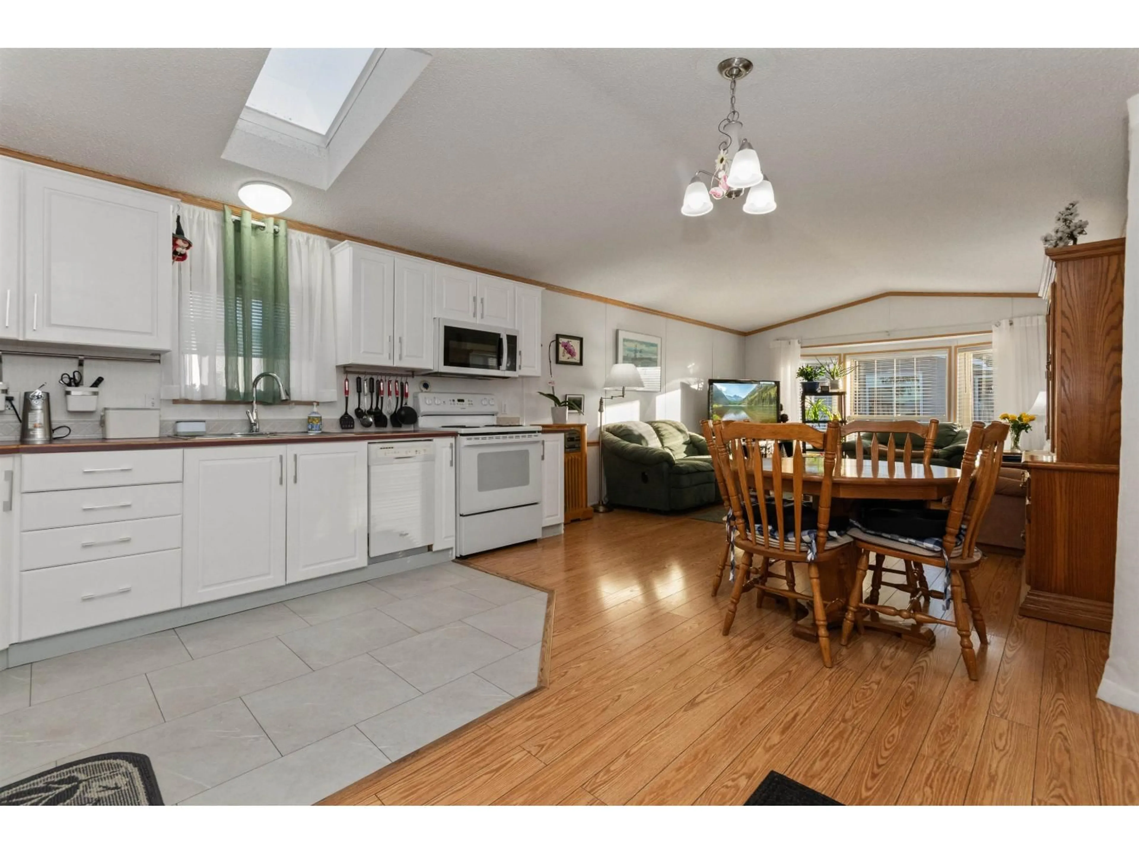 Open concept kitchen, unknown for 3 - 6338 VEDDER ROAD, Chilliwack British Columbia V2R1C6