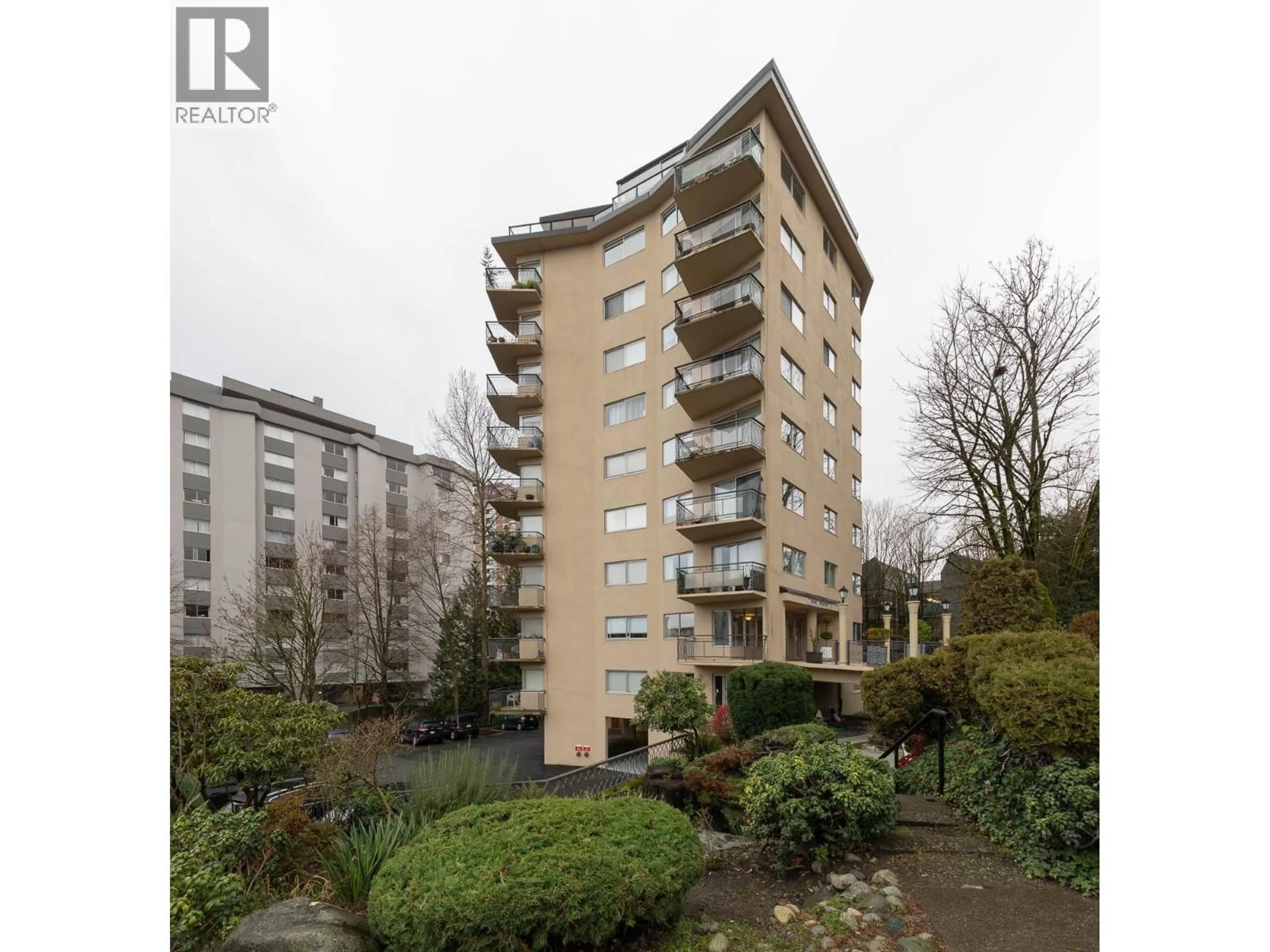 A pic from outside/outdoor area/front of a property/back of a property/a pic from drone, street for 601 - 1930 MARINE DRIVE, West Vancouver British Columbia V7V1J8