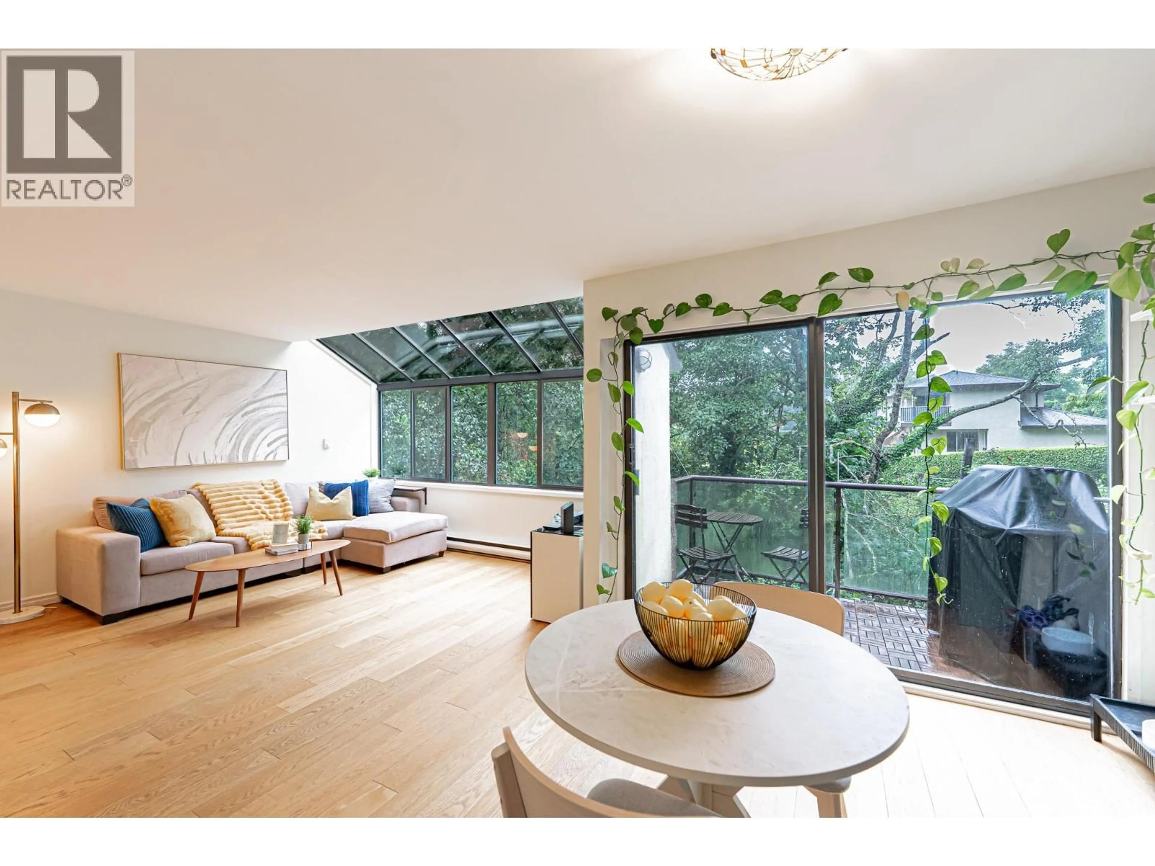 Living room with furniture, wood/laminate floor for 5 - 1786 ESQUIMALT AVENUE, West Vancouver British Columbia V7V1R8