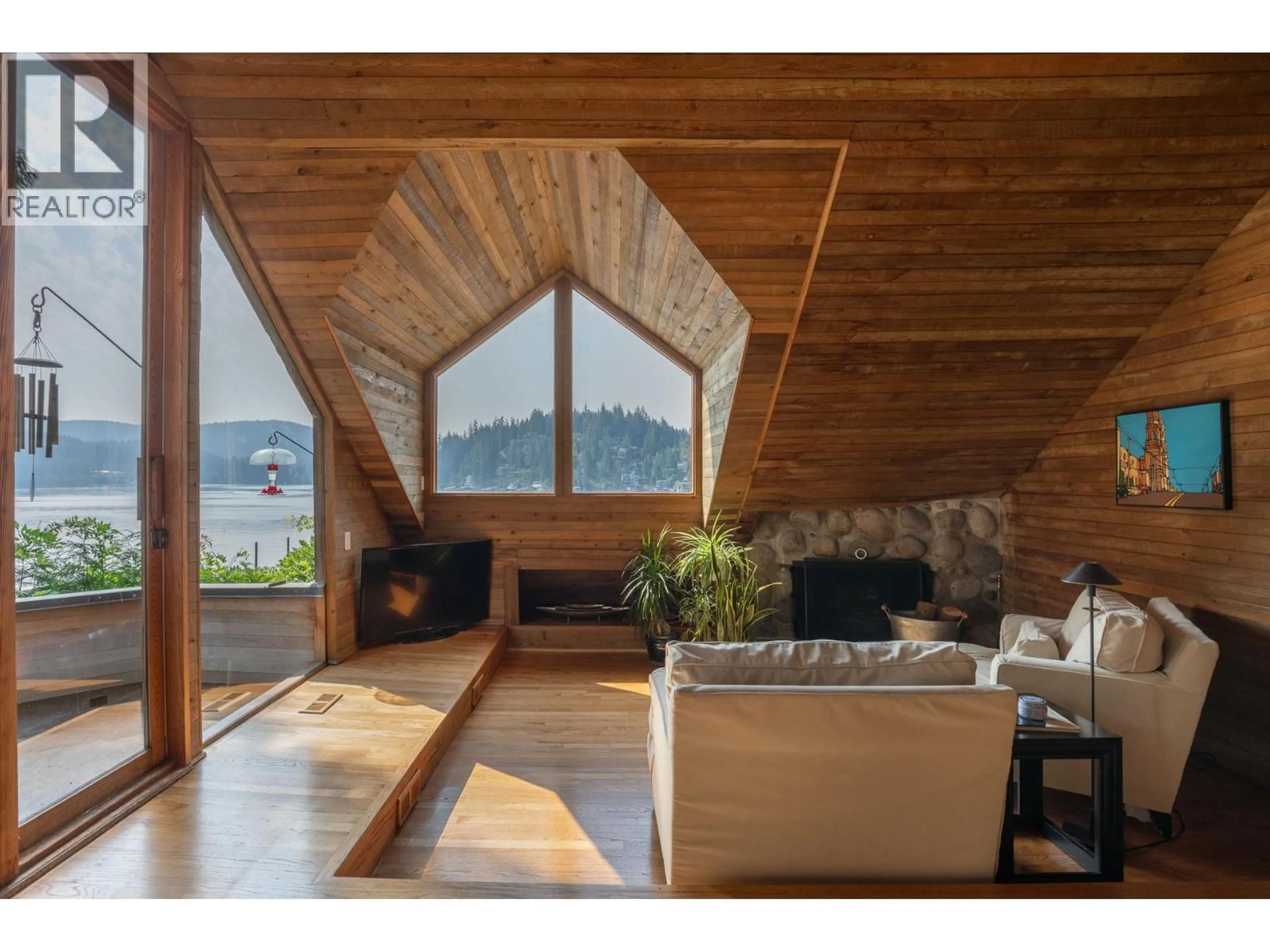 Living room with furniture, wood/laminate floor for 2802 PANORAMA DRIVE, North Vancouver British Columbia V7G1V6