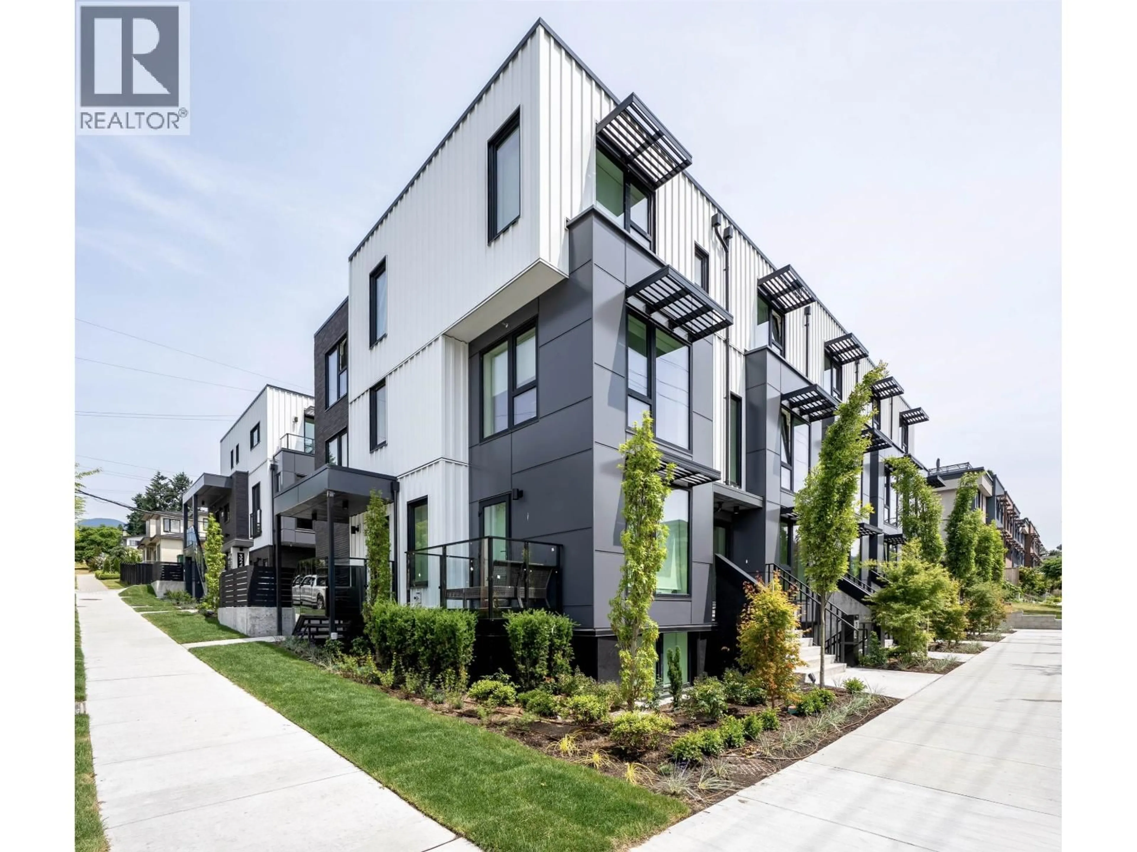 Patio, street for TH8 - 324 RIDGEWAY AVENUE, North Vancouver British Columbia V7L3P8