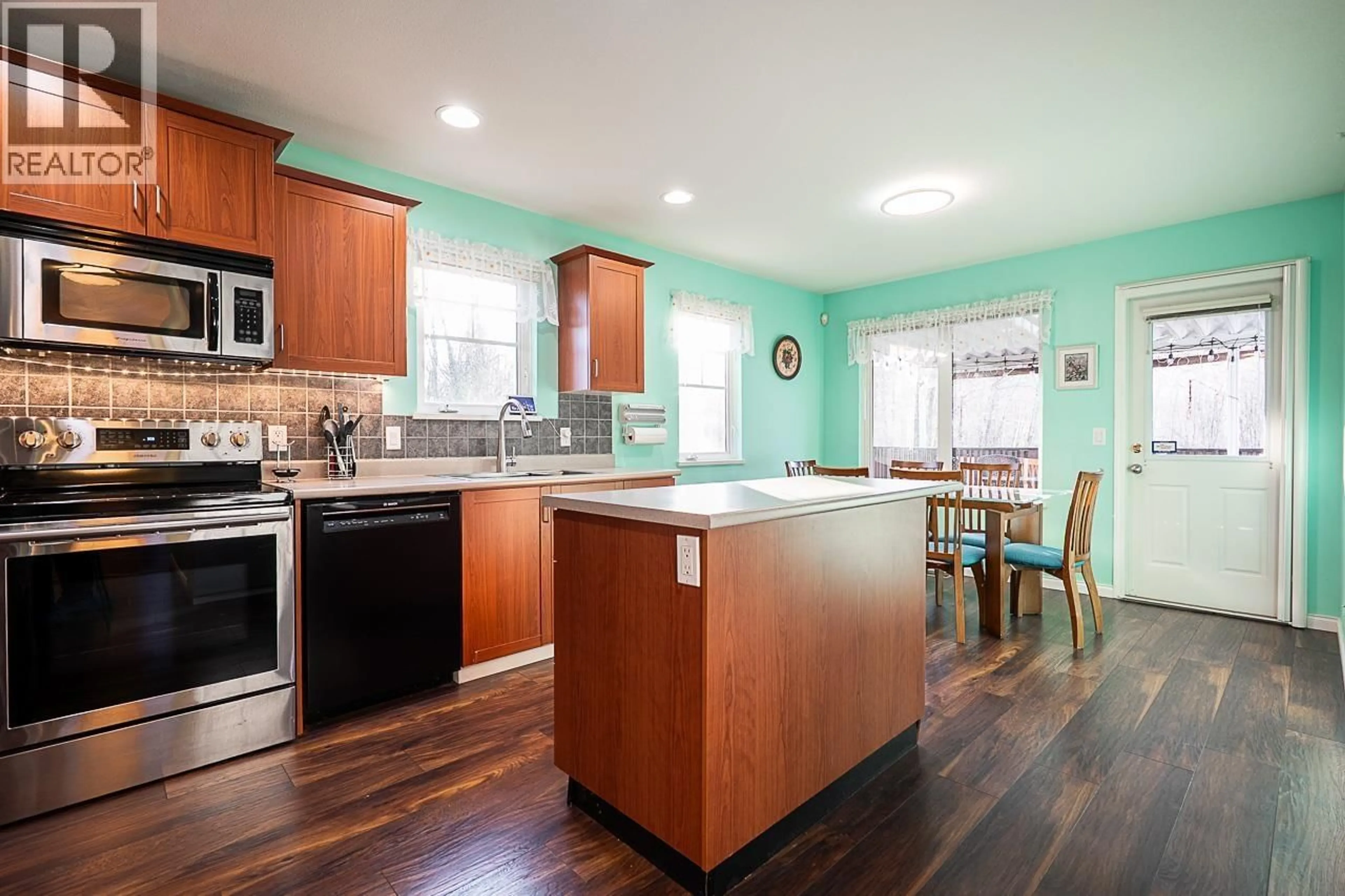 Open concept kitchen, wood/laminate floor for 328 - 3000 RIVERBEND DRIVE, Coquitlam British Columbia V3C6R1