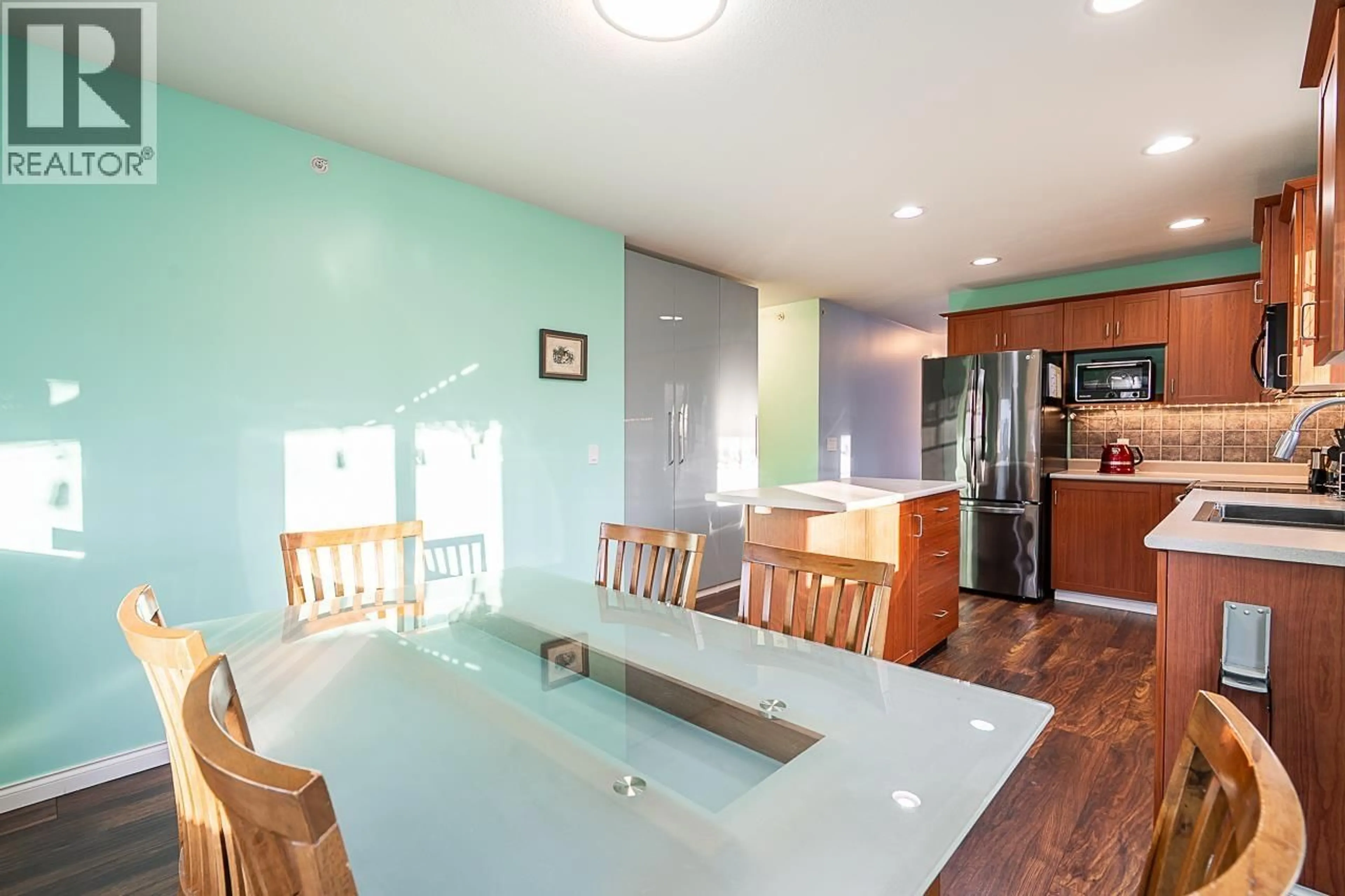 Open concept kitchen, wood/laminate floor for 328 - 3000 RIVERBEND DRIVE, Coquitlam British Columbia V3C6R1