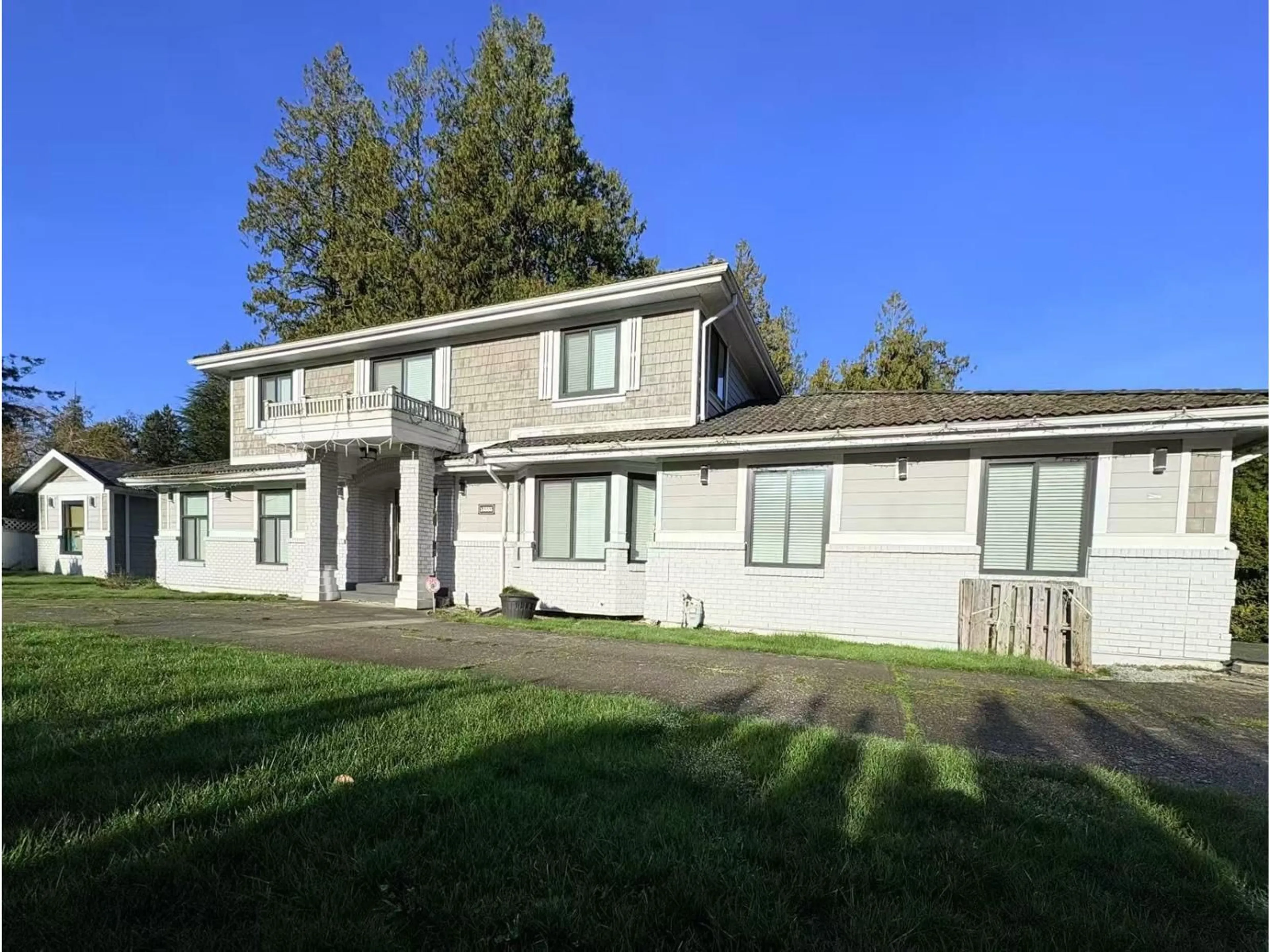Home with vinyl exterior material, street for 15555 38A AVENUE, Surrey British Columbia V3Z0G7