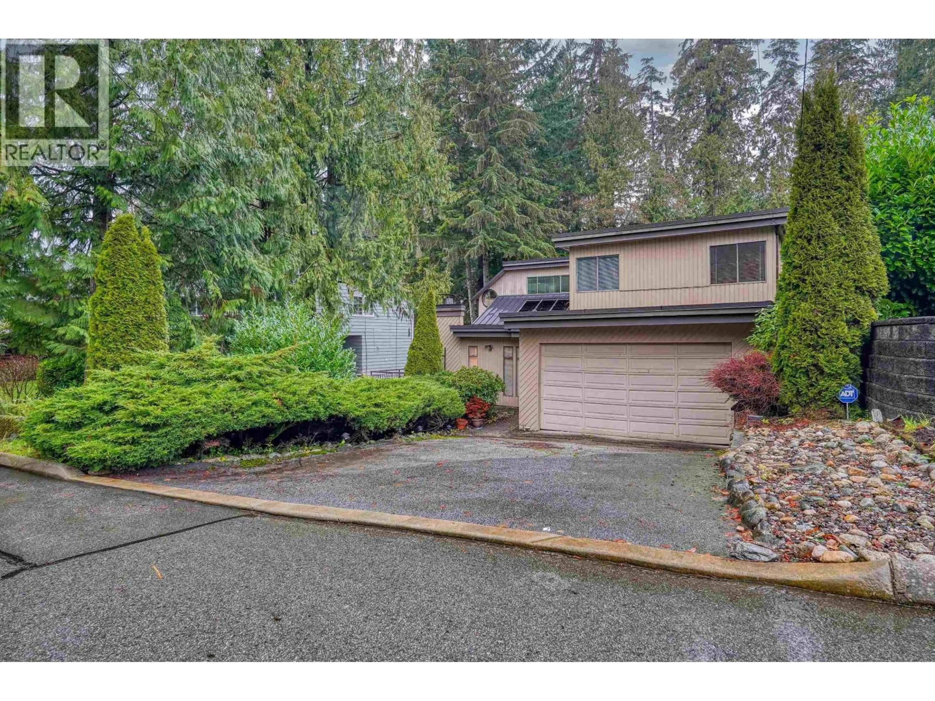 Home with vinyl exterior material, street for 976 PROSPECT AVENUE, North Vancouver British Columbia V7R2M4