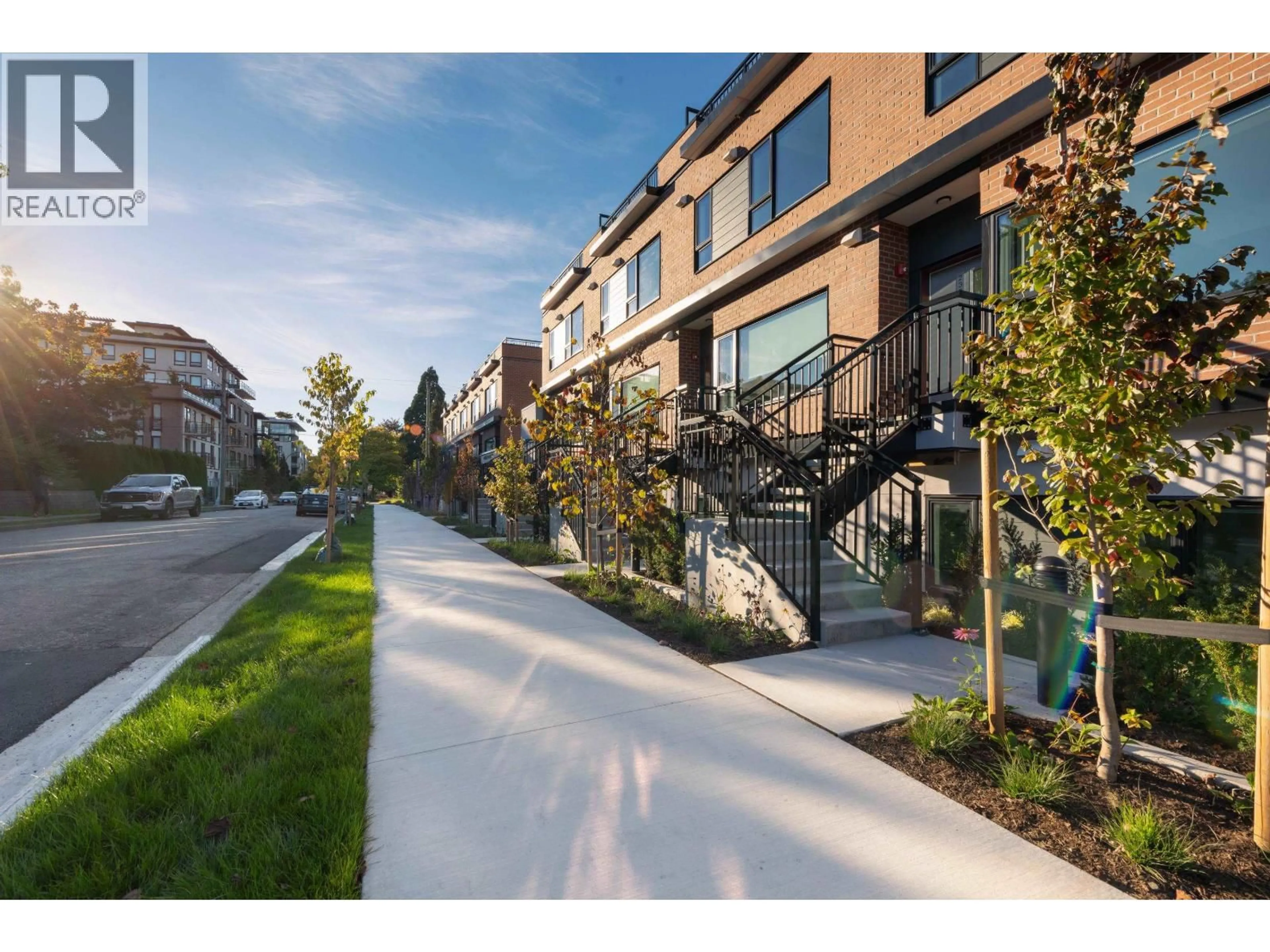 Patio, street for 121 - 471 28TH AVENUE, Vancouver British Columbia V5Y0P2