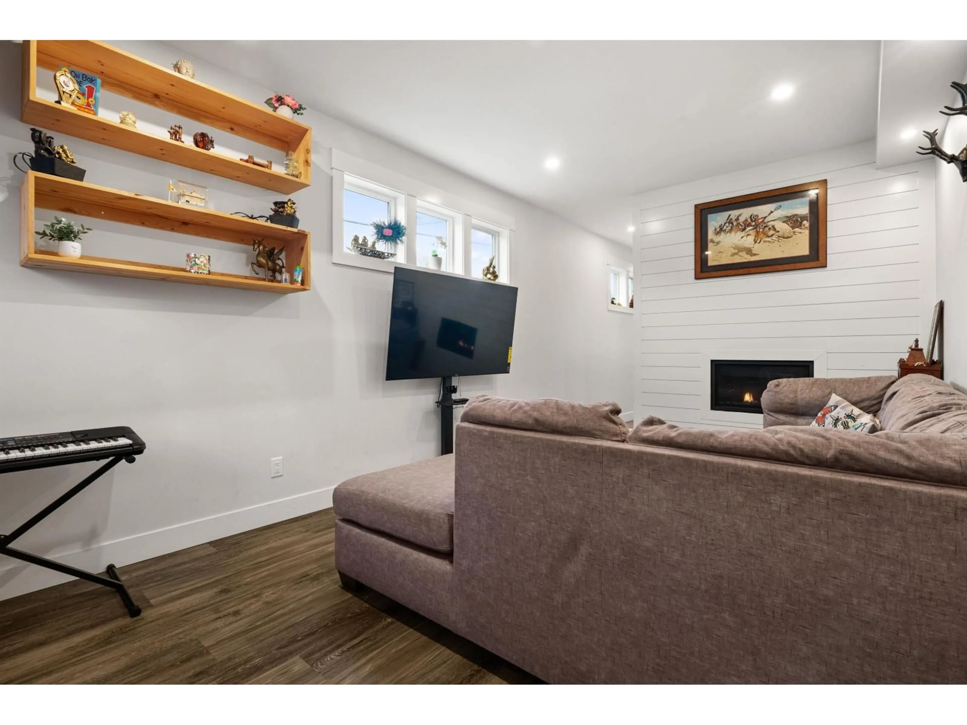 Living room with furniture, wood/laminate floor for 34609 2 AVENUE, Abbotsford British Columbia V2S8C1