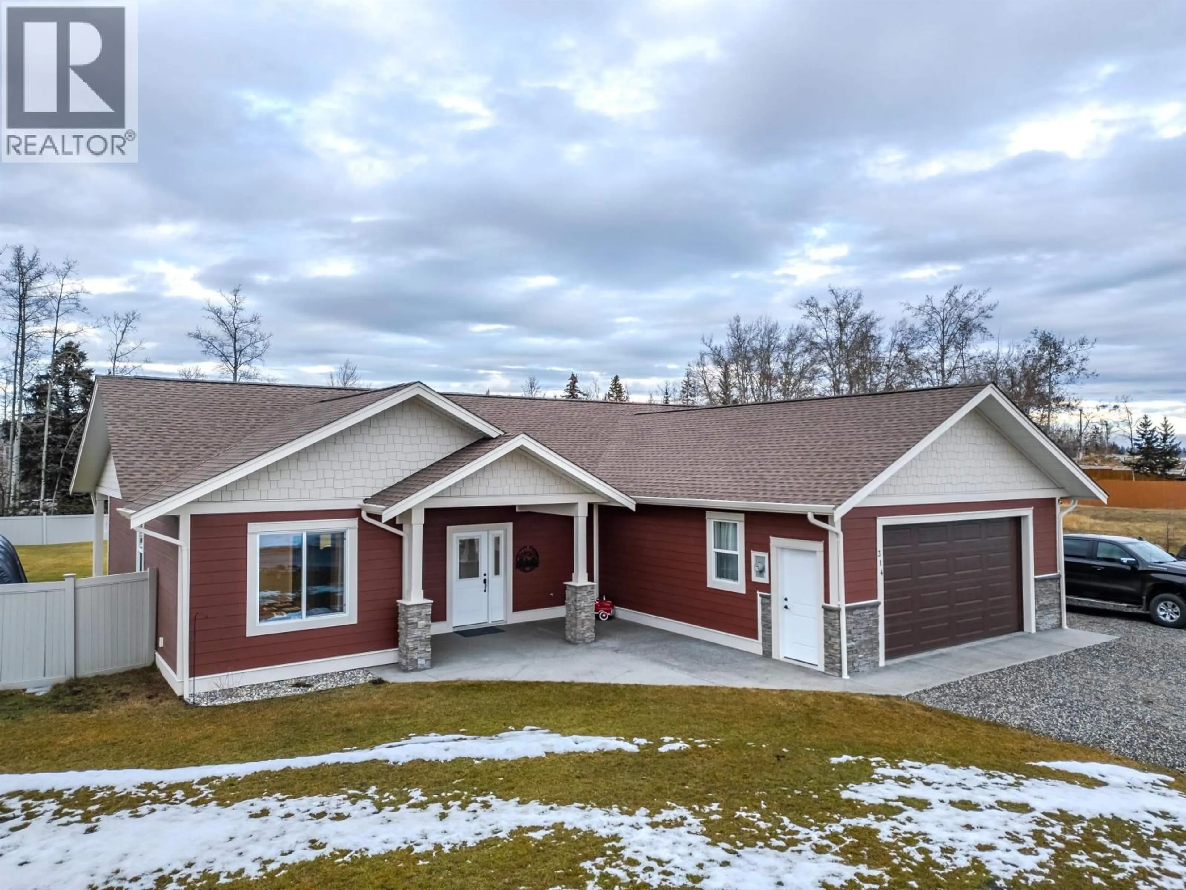 Home with vinyl exterior material, unknown for 314 SANDHILL CRESCENT, 100 Mile House British Columbia V0K2E0