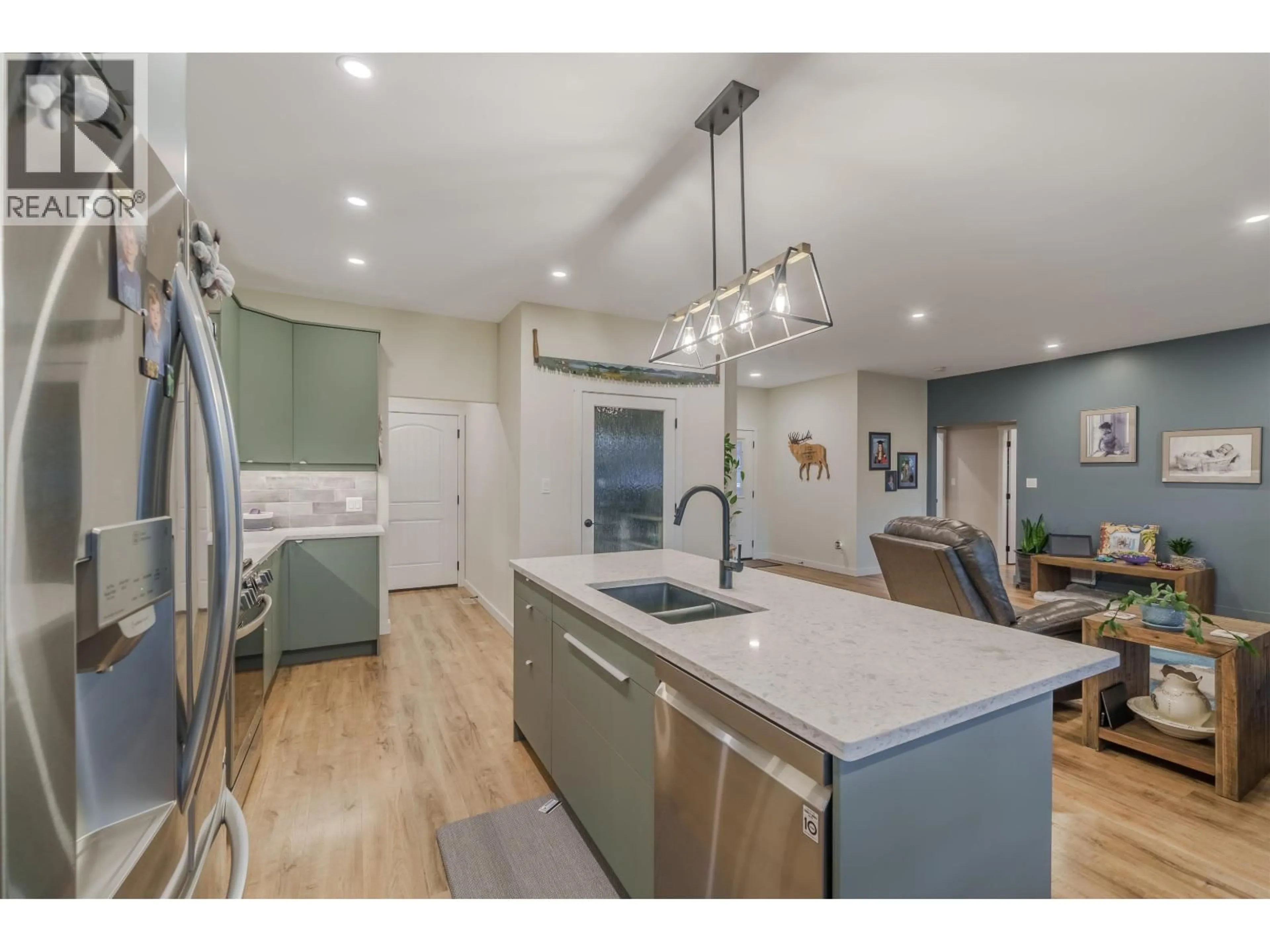 Open concept kitchen, unknown for 314 SANDHILL CRESCENT, 100 Mile House British Columbia V0K2E0