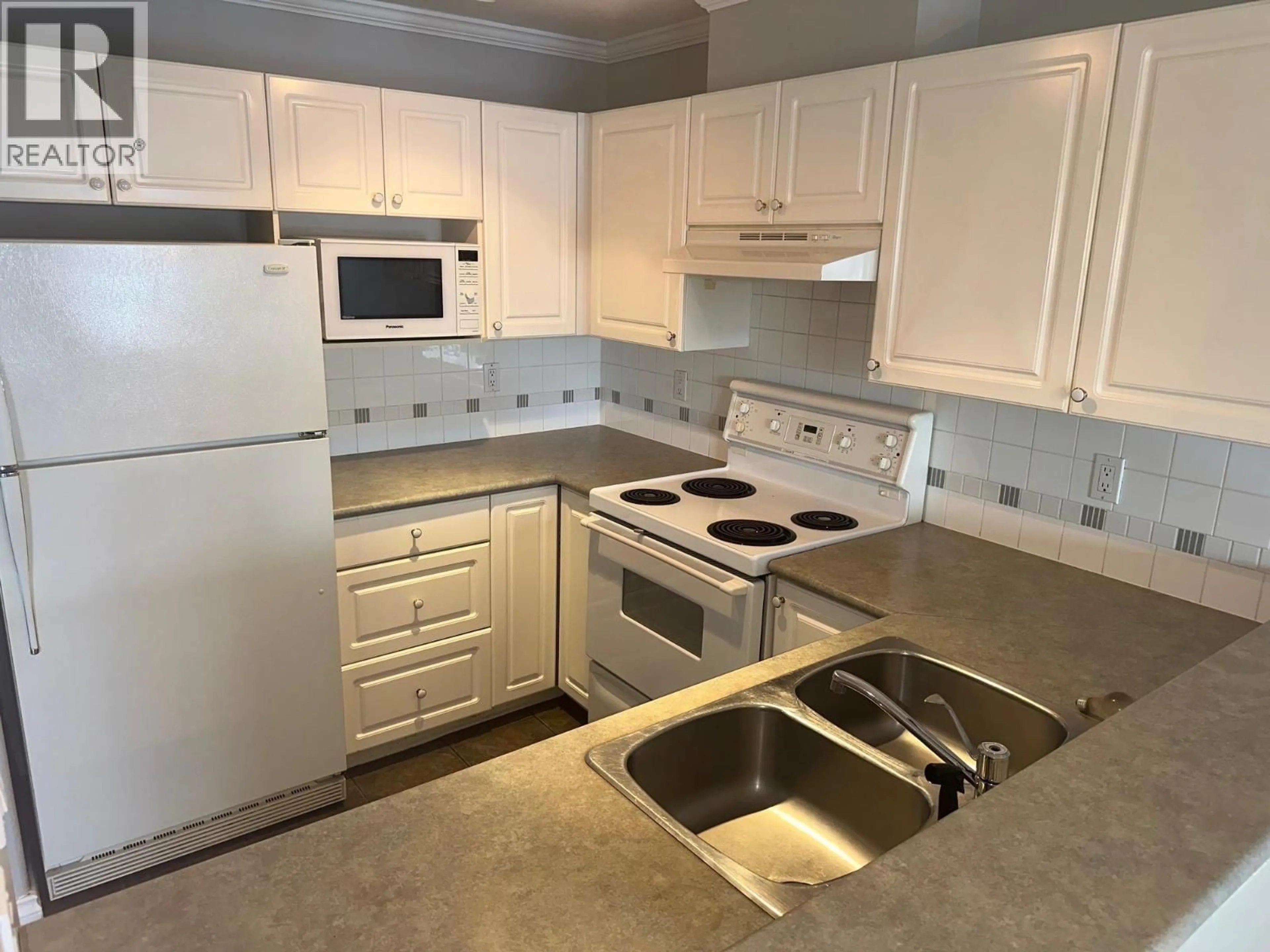 Standard kitchen, unknown for 402 - 211 TWELFTH STREET, New Westminster British Columbia V3M4H4
