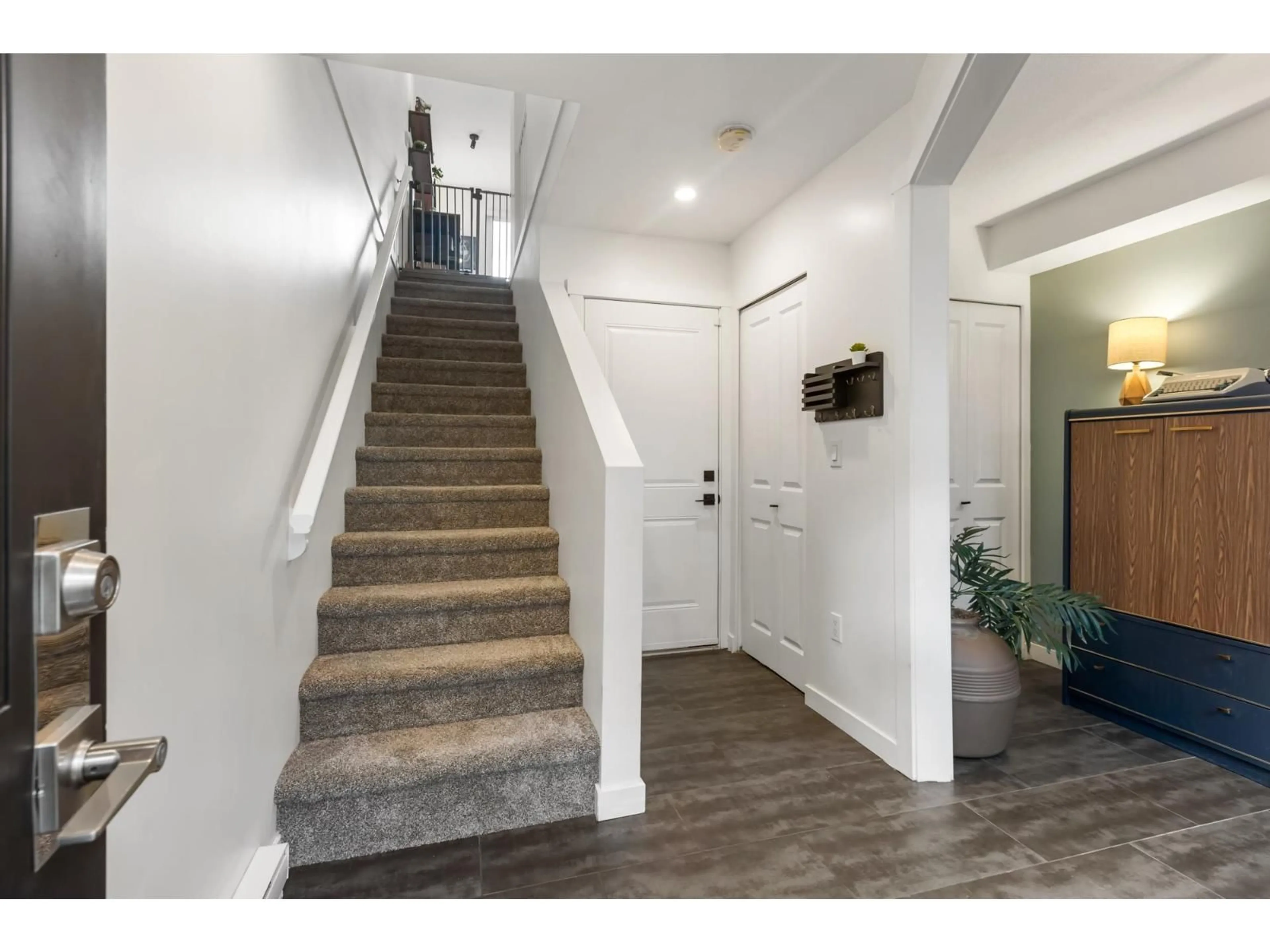 Indoor foyer for 31 - 19477 72A AVENUE, Surrey British Columbia V4N6M2