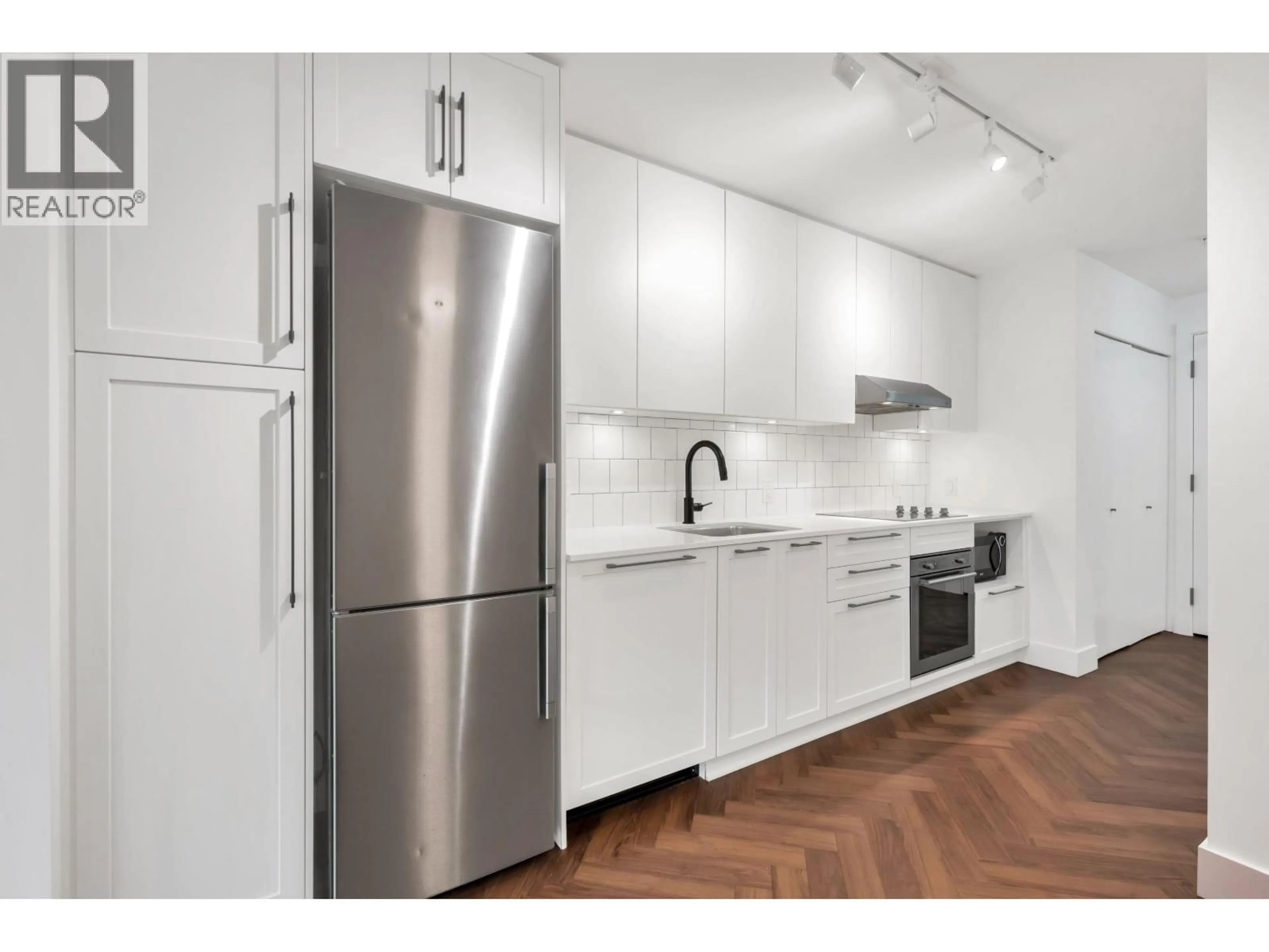 Standard kitchen, unknown for 103 - 9228 SLOPES MEWS, Burnaby British Columbia V5A0E9