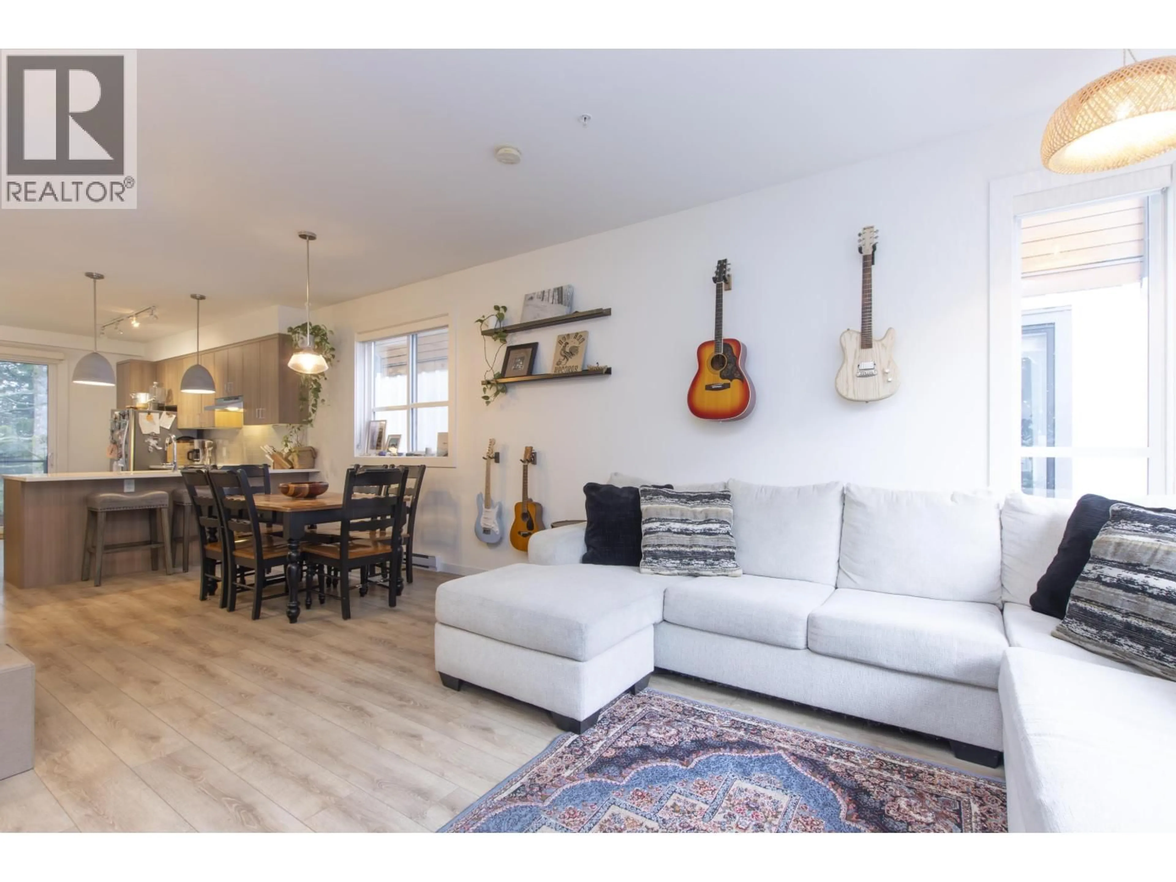 Open concept kitchen, wood/laminate floor for 64 - 39769 GOVERNMENT ROAD, Squamish British Columbia V8B0Z1