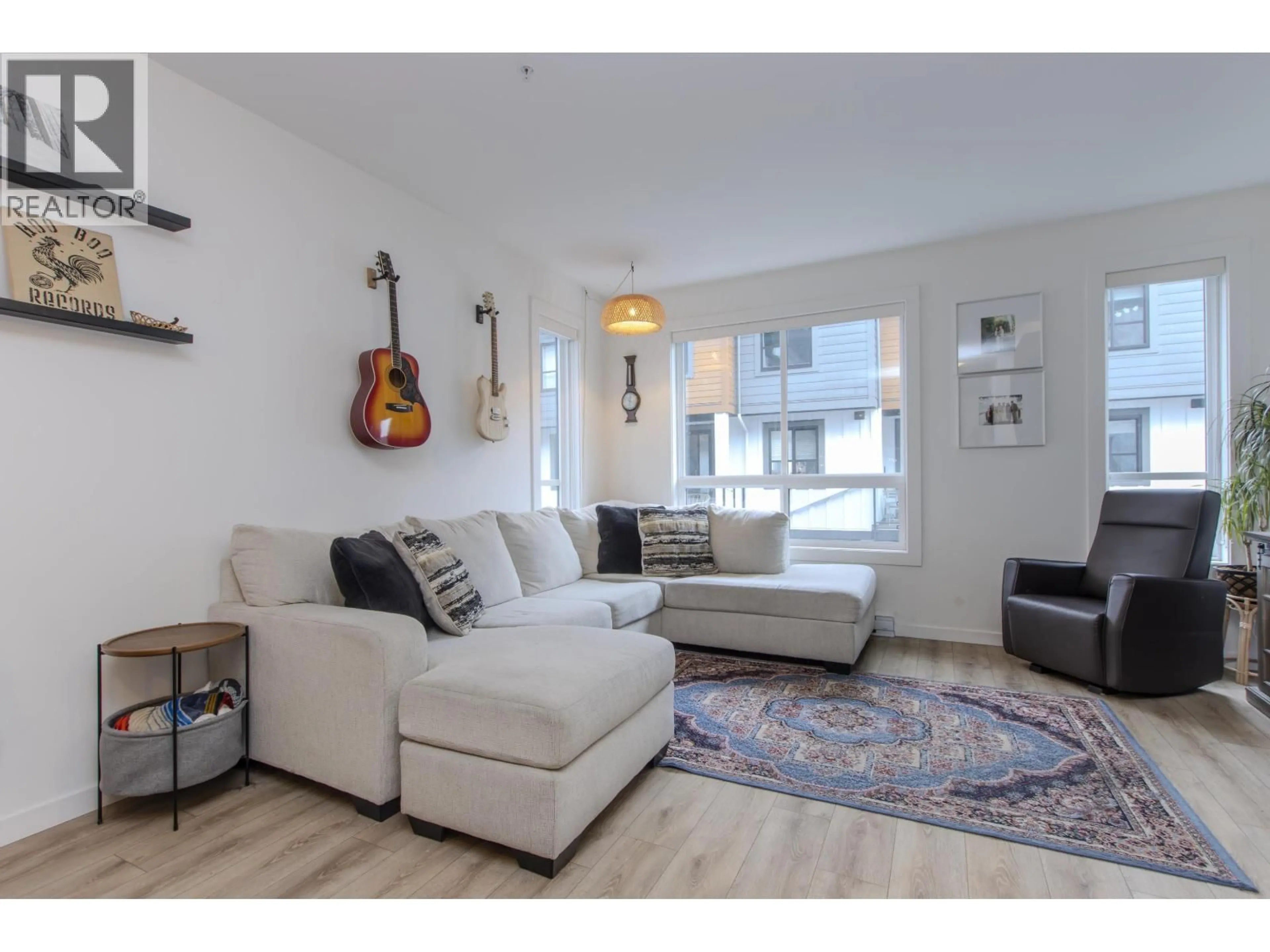 Living room with furniture, unknown for 64 - 39769 GOVERNMENT ROAD, Squamish British Columbia V8B0Z1