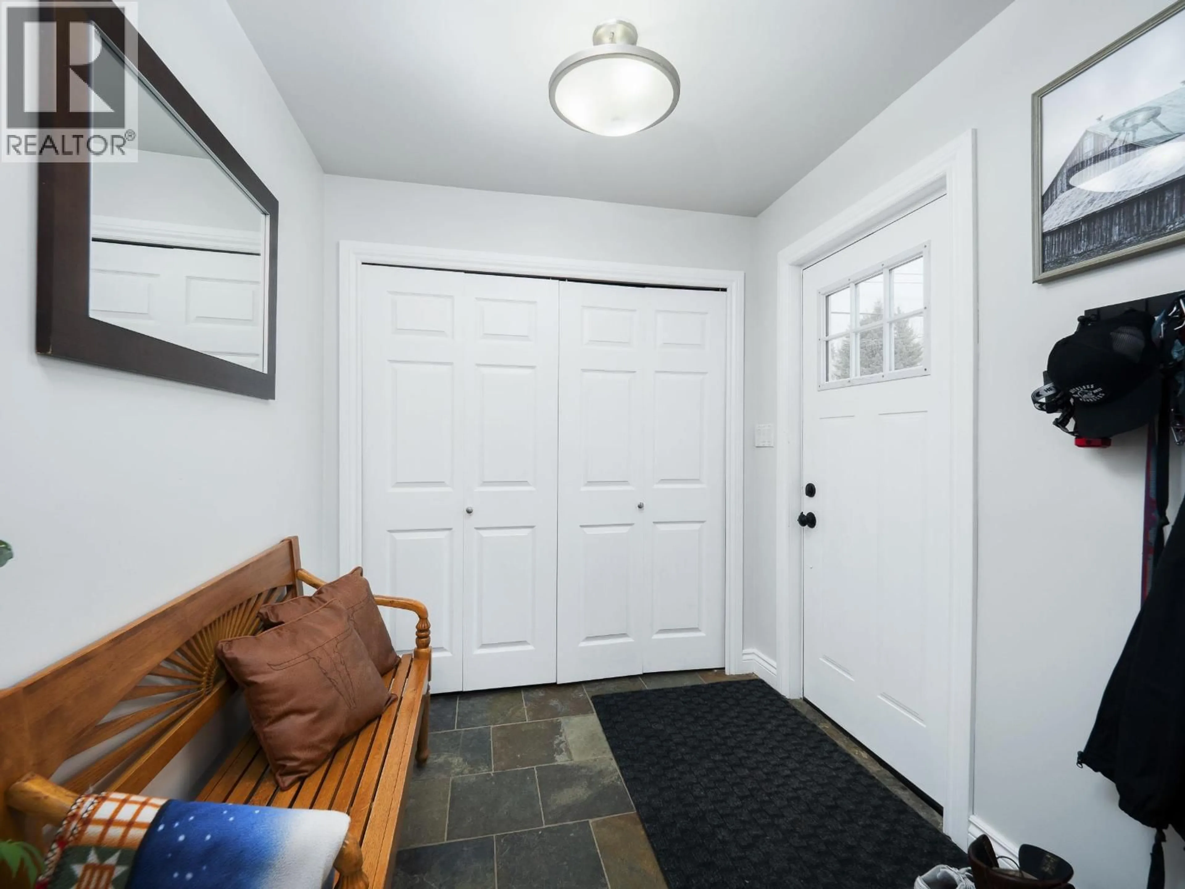 Indoor entryway for 5608 PARK DRIVE, Prince George British Columbia V2N5N2